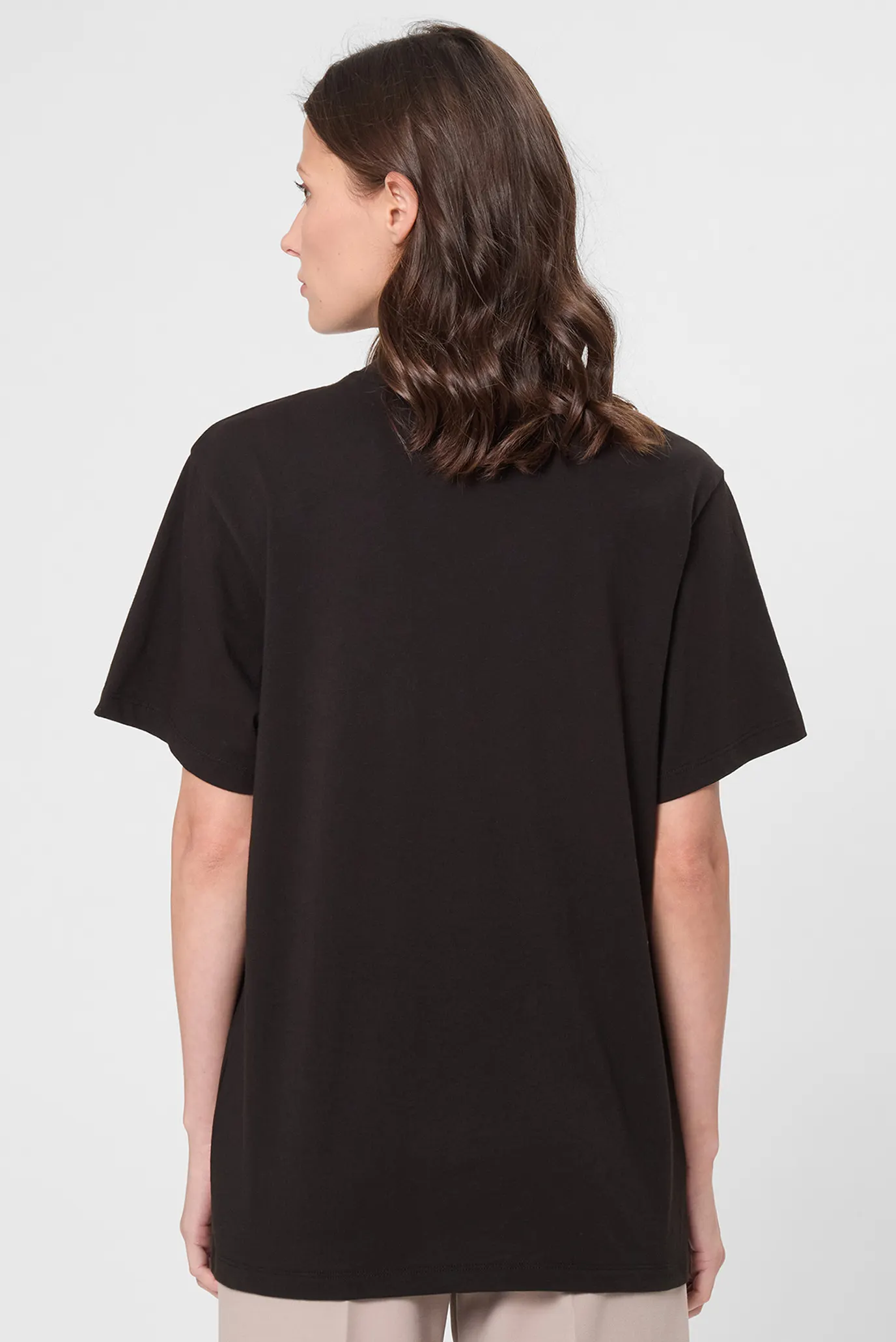 Женская черная футболка 3