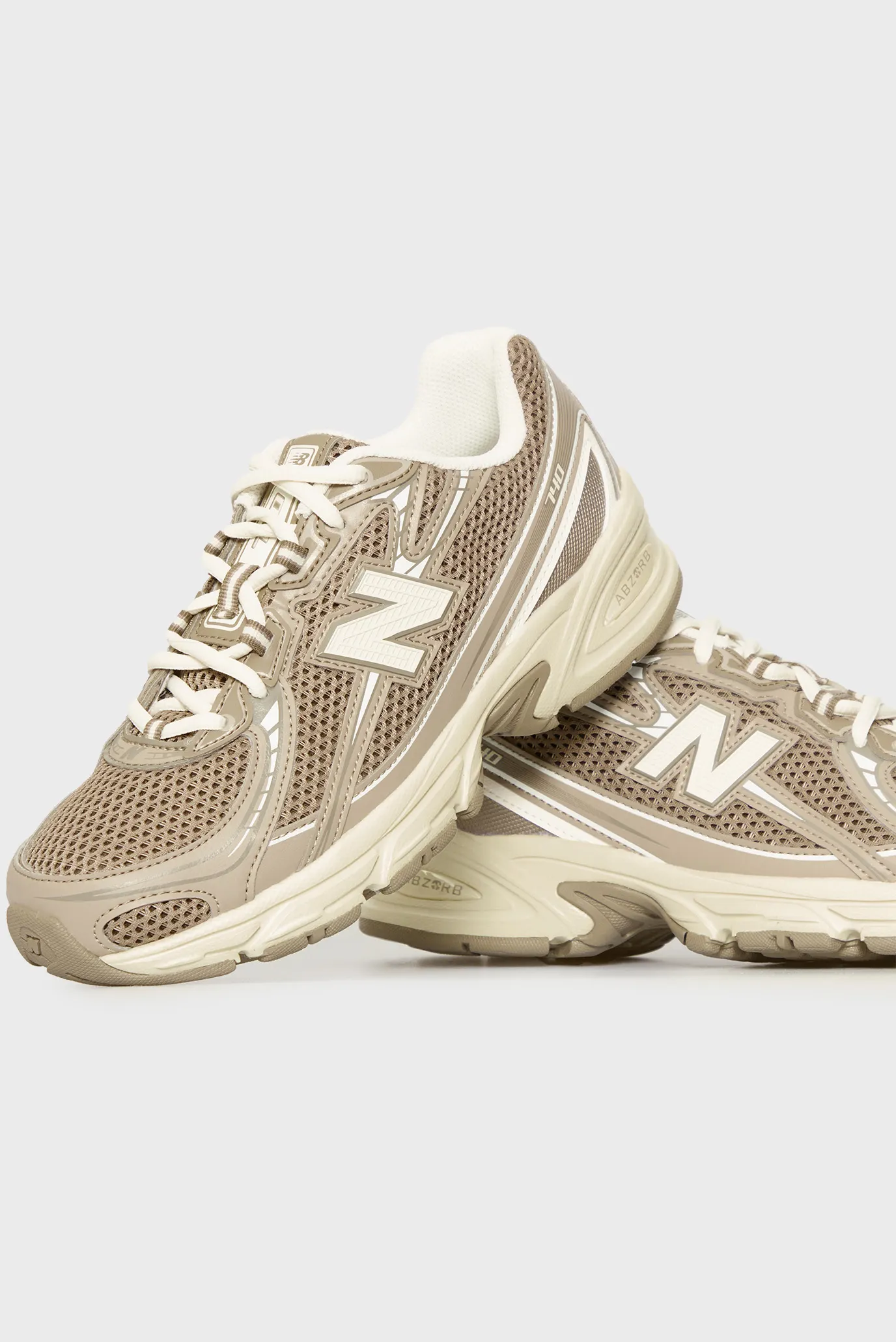 Жіночі коричневі кросівки 740 2