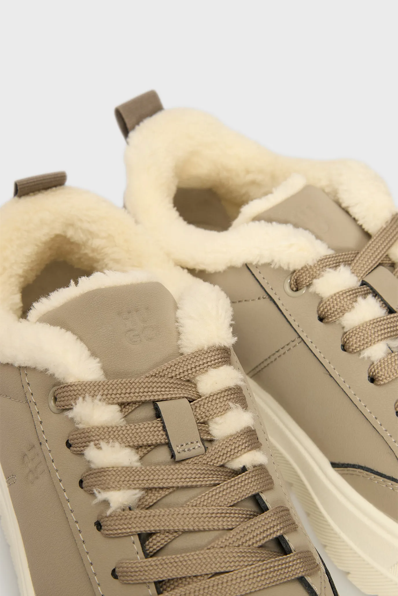 Женские бежевые сникерсы 2