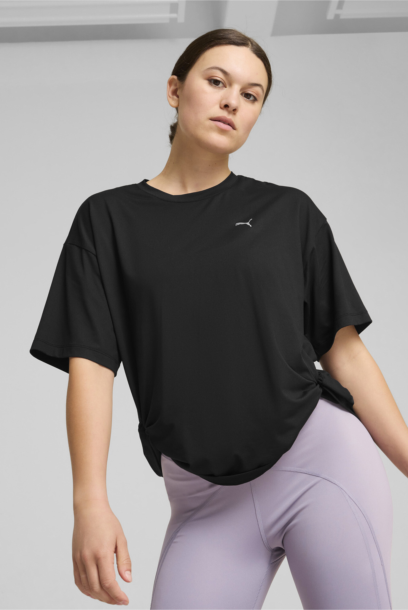 Женская черная футболка STUDIO Twist Tee Women 1