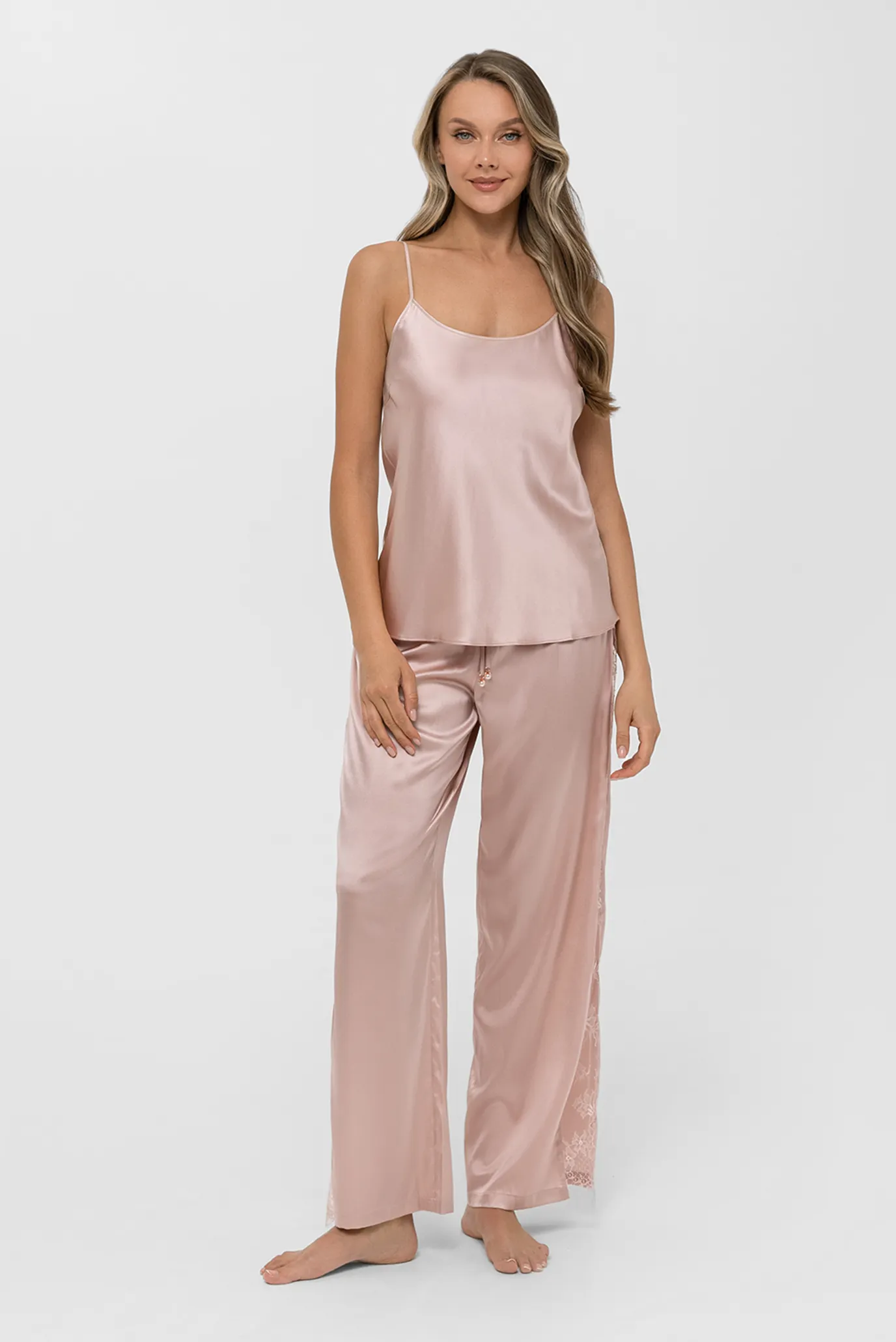 Жіночий пудровий шовковий топ 1