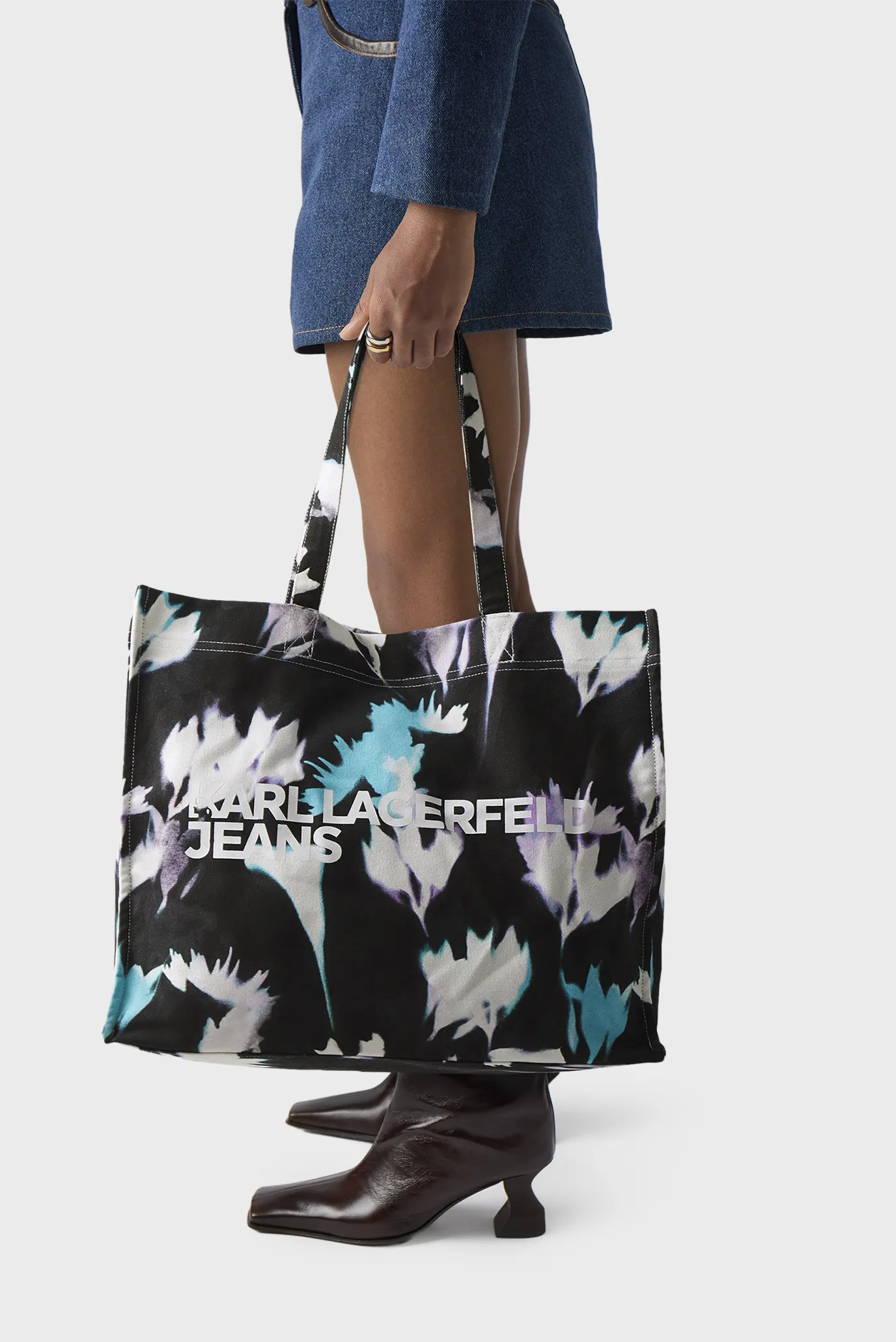 Жіночий чорний шопер з візерунком logo 2