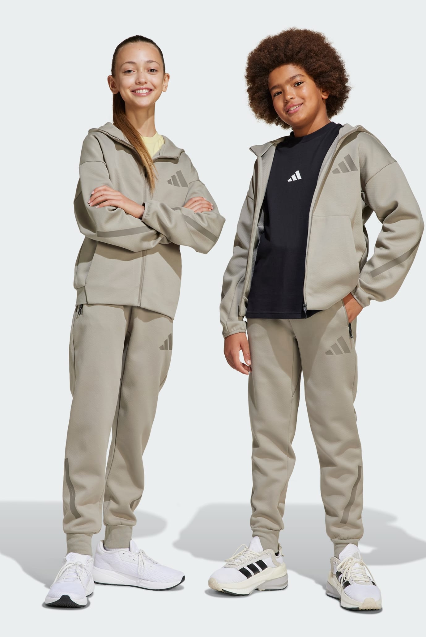 Детские бежевые спортивные брюки adidas Z.N.E. Tapered-Leg Kids 1