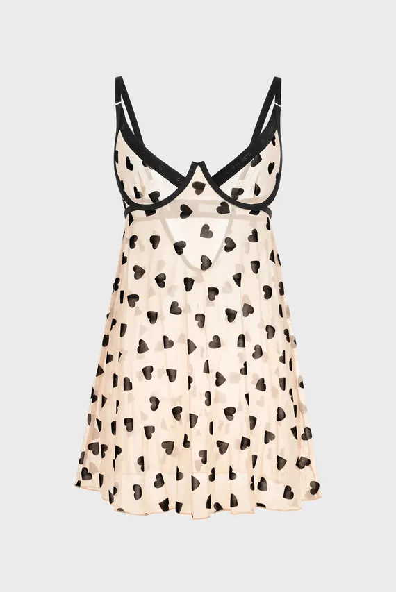 Ол жыныс мүшесін оның аяқтарының арасына кіргізді.