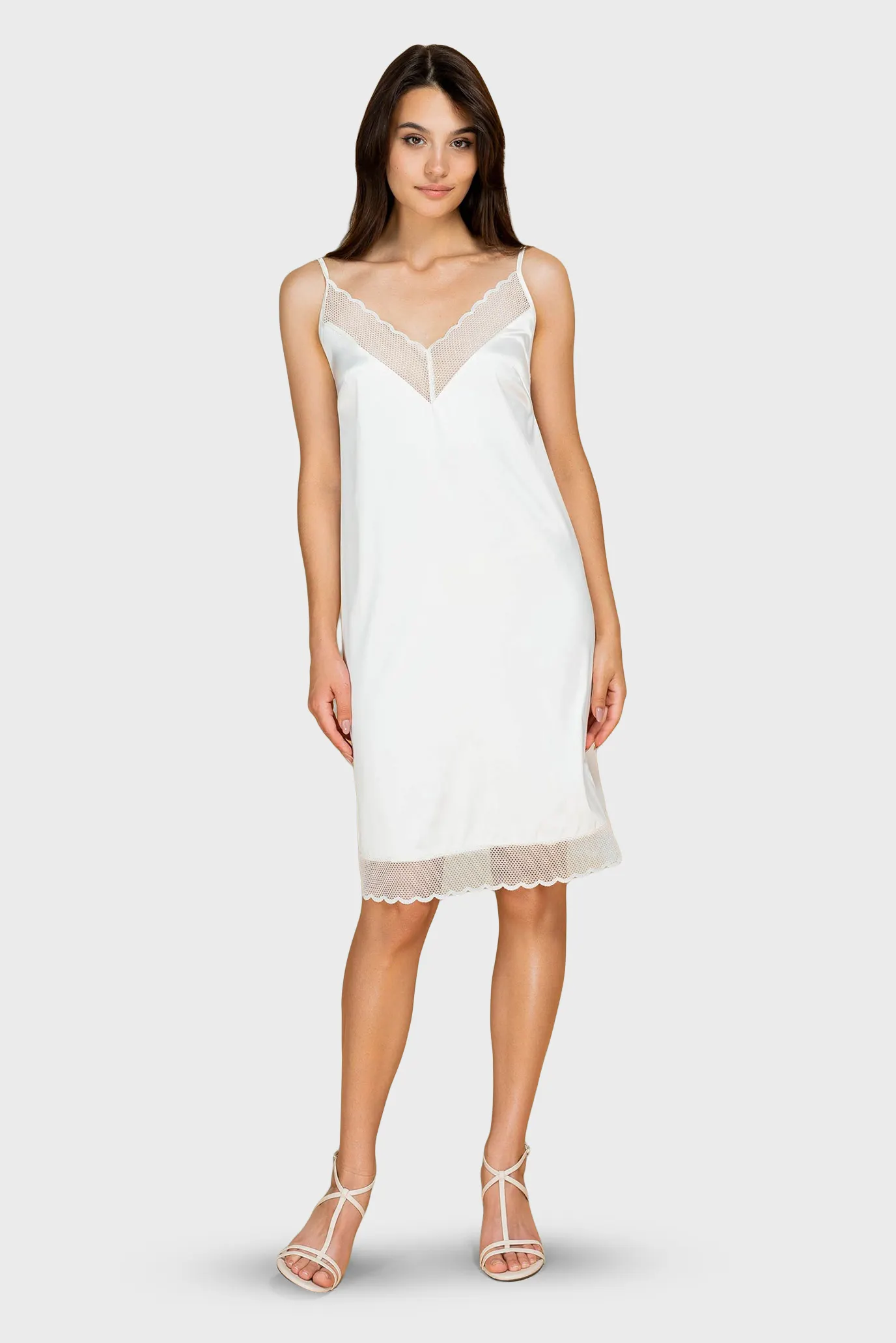 Жіноча біла нічна сорочка 1