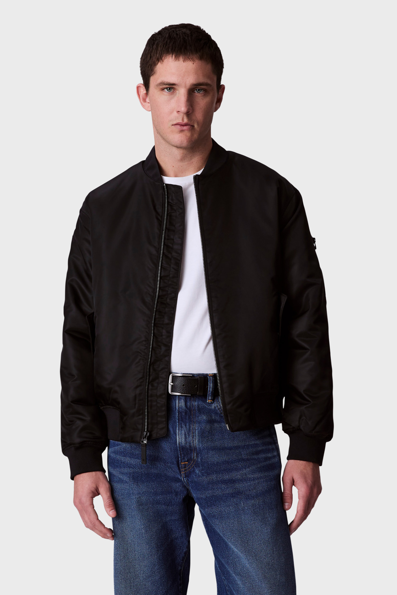 Мужской черный бомбер NYLON Черный M Calvin Klein Jeans LV04RC526G Мужской черный бомбер NYLON Черный M Calvin Klein Jeans LV04RC526G