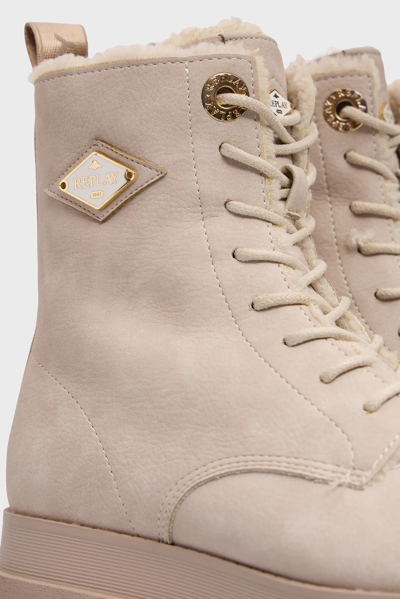 Жіночі бежеві черевики 2