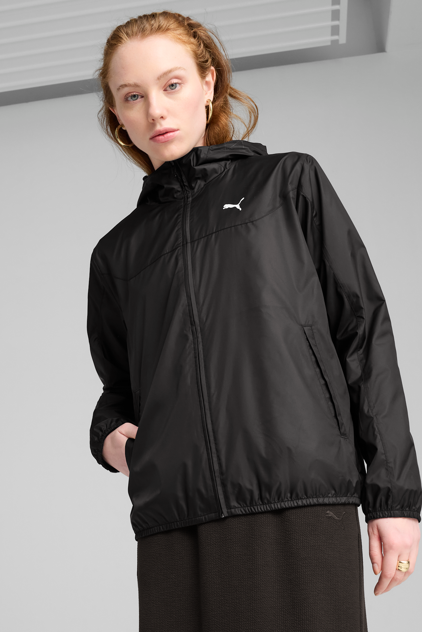 Женская черная ветровка Essentials Regular Windbreaker Women 1