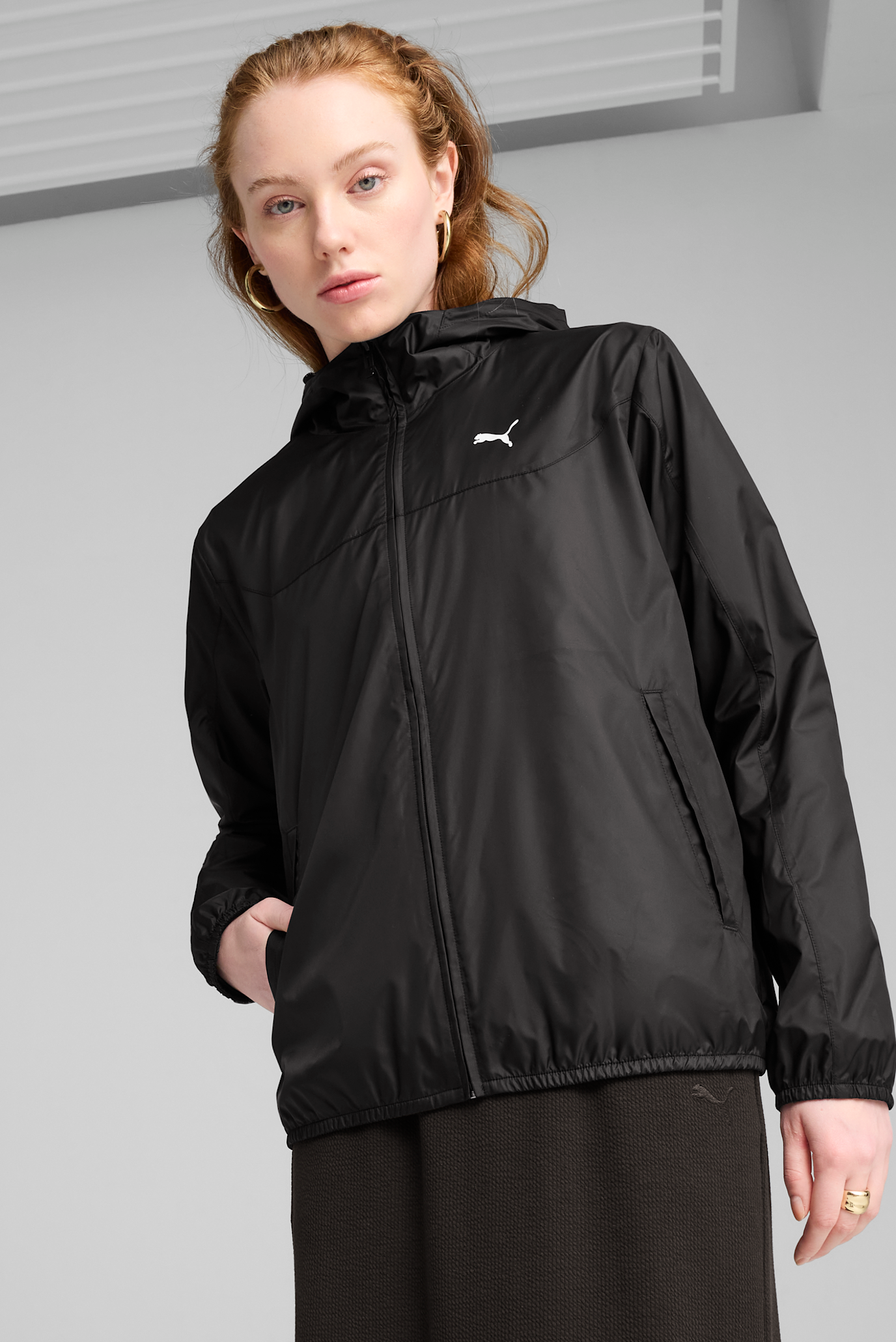 Жіноча чорна вітровка Essentials Regular Windbreaker Women 1