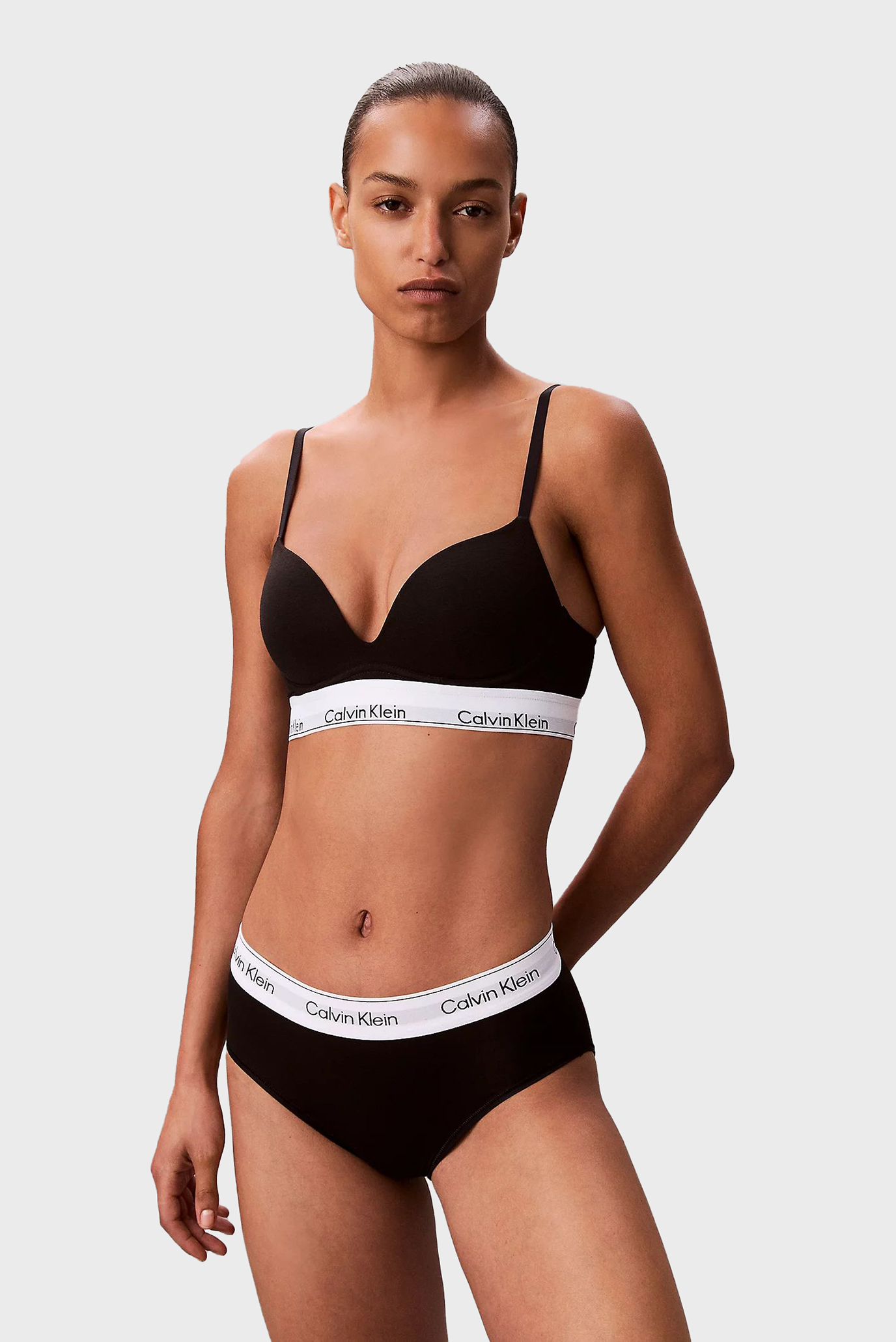 Женский черный бюстгальтер PUSH UP PLUNGE Черный 32D Calvin Klein LV00QF8502 Женский черный бюстгальтер PUSH UP PLUNGE Черный 32D Calvin Klein LV00QF8502