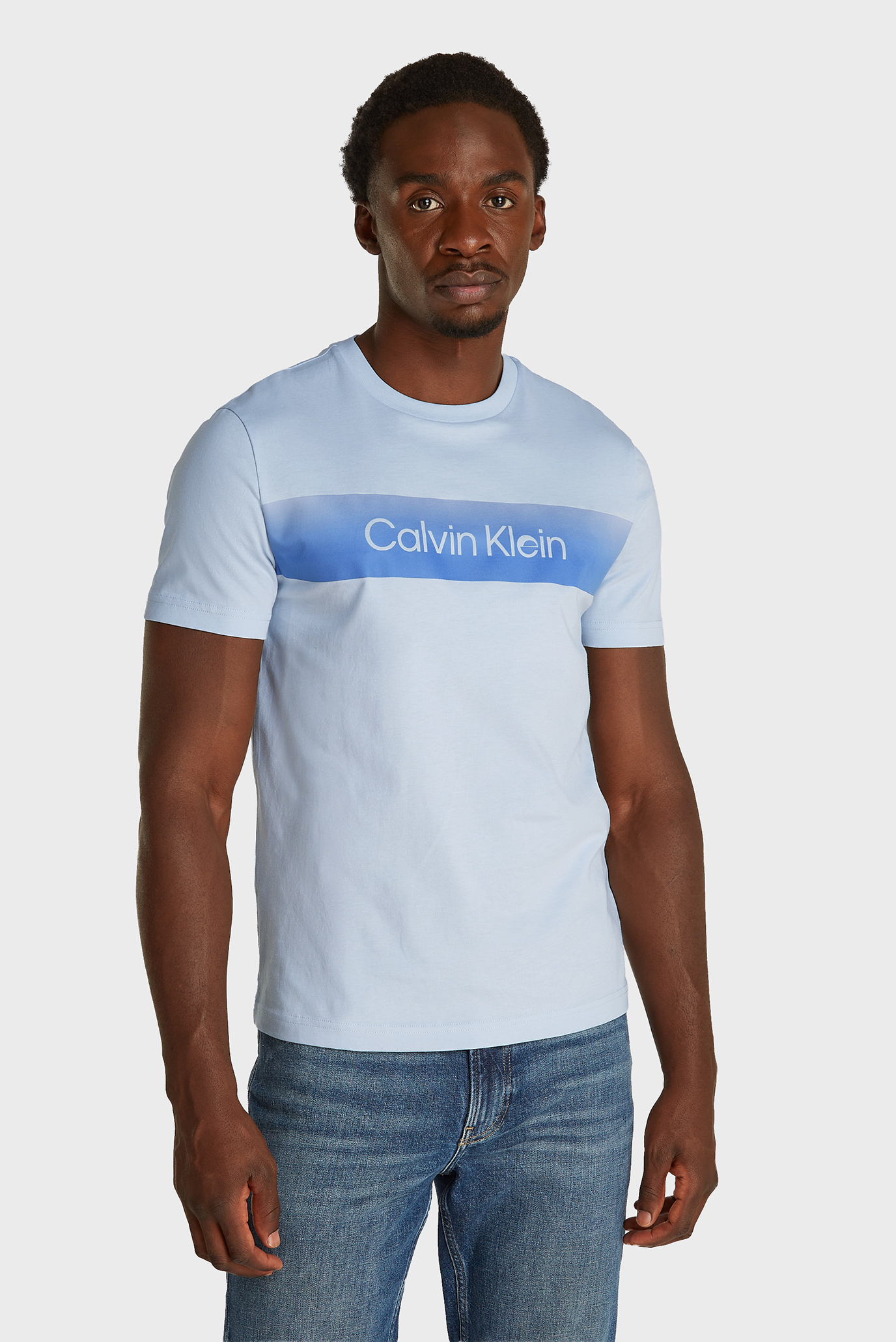 Мужская голубая футболка LINEAR OMBRE Голубой S Calvin Klein K10K114163 Мужская голубая футболка LINEAR OMBRE Голубой S Calvin Klein K10K114163