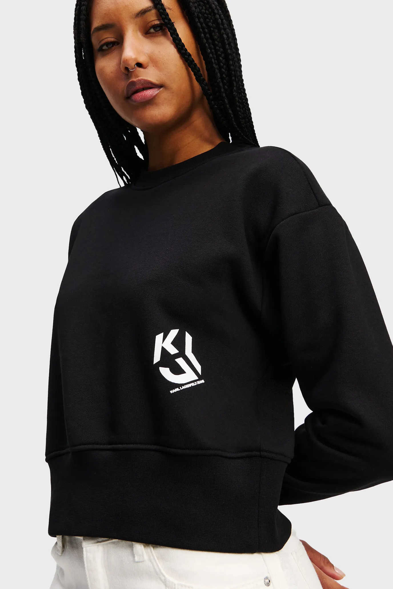 Жіночий чорний світшот regular logo 4