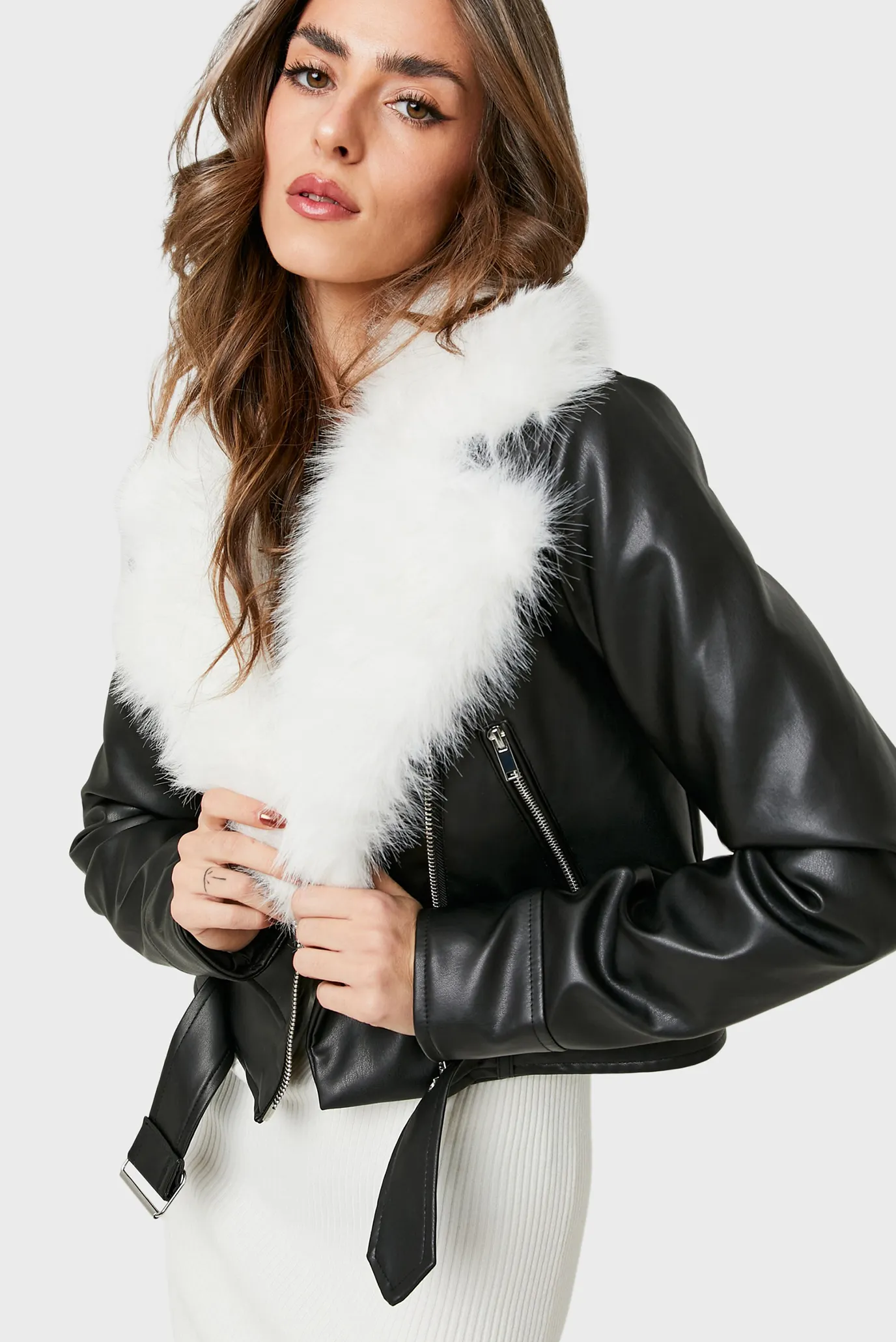 Жіноча чорна куртка 3