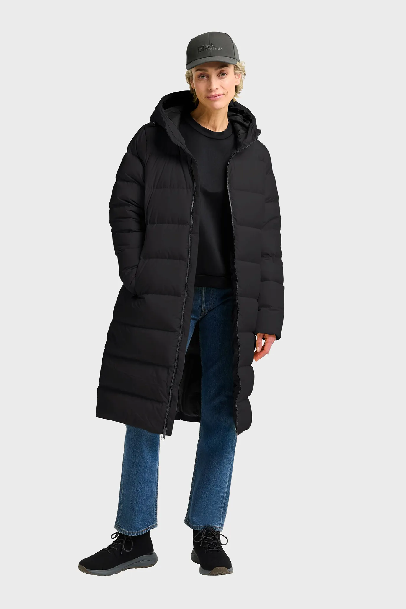 Женский черный пуховик 2