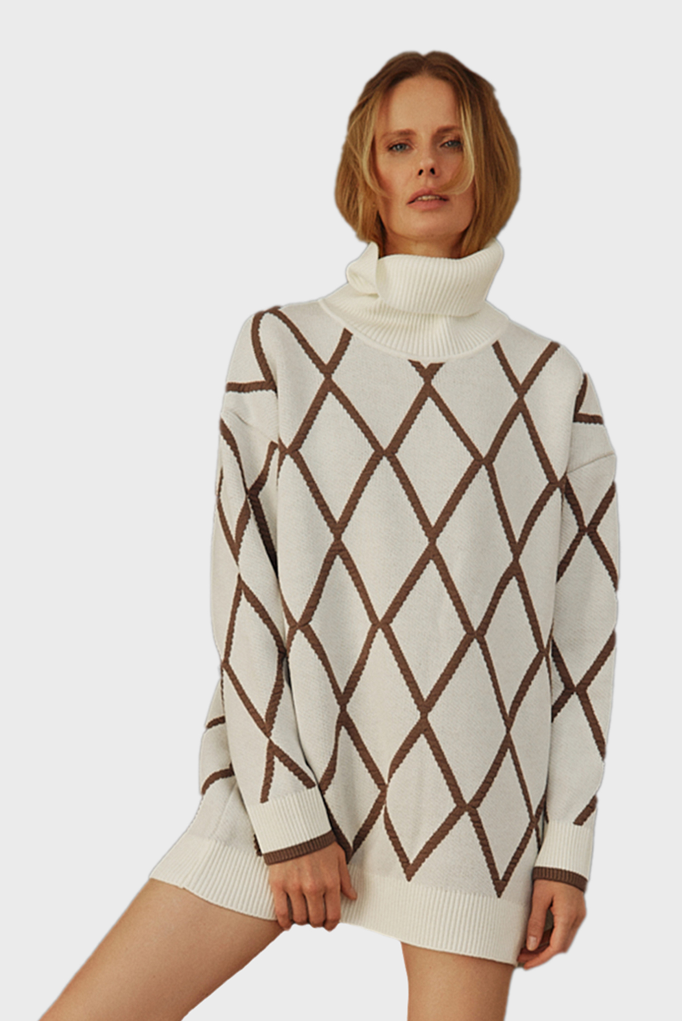 Жіночий білий светр з візерунком 1