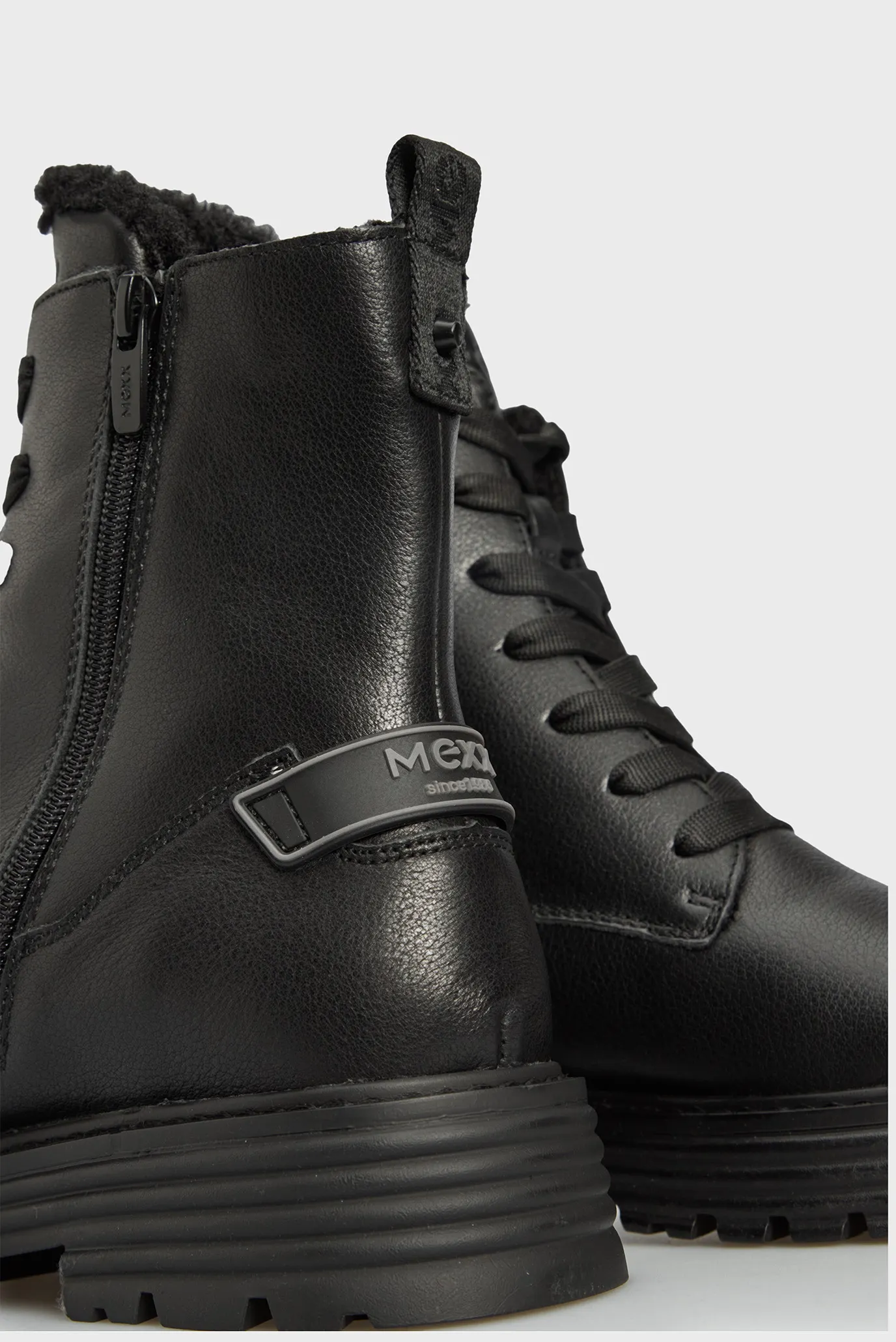 Жіночі чорні шкіряні черевики Malou 2