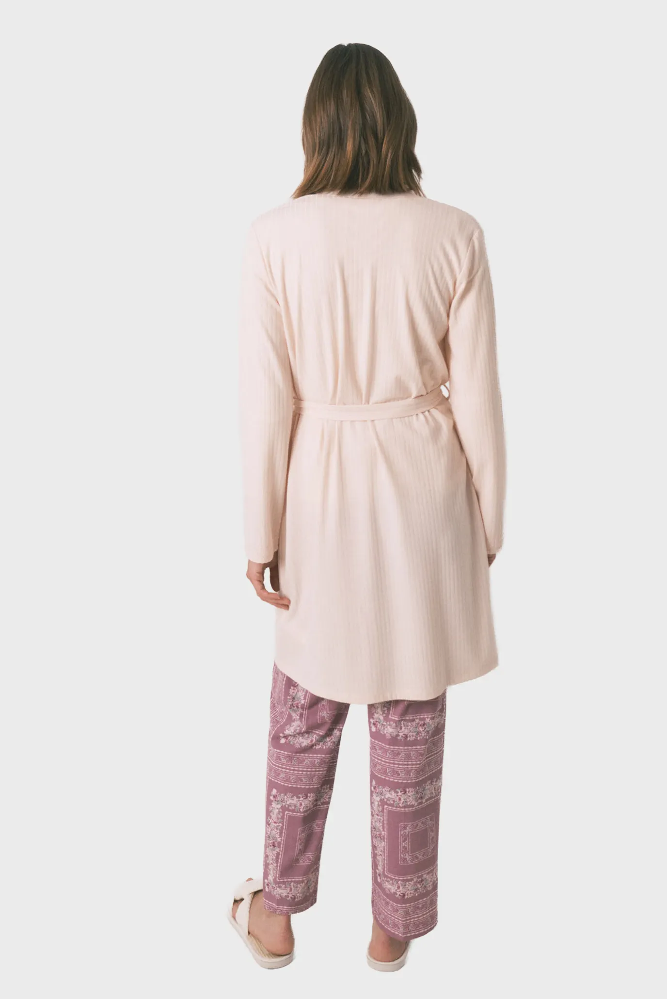Жіночий пудровий халат 3