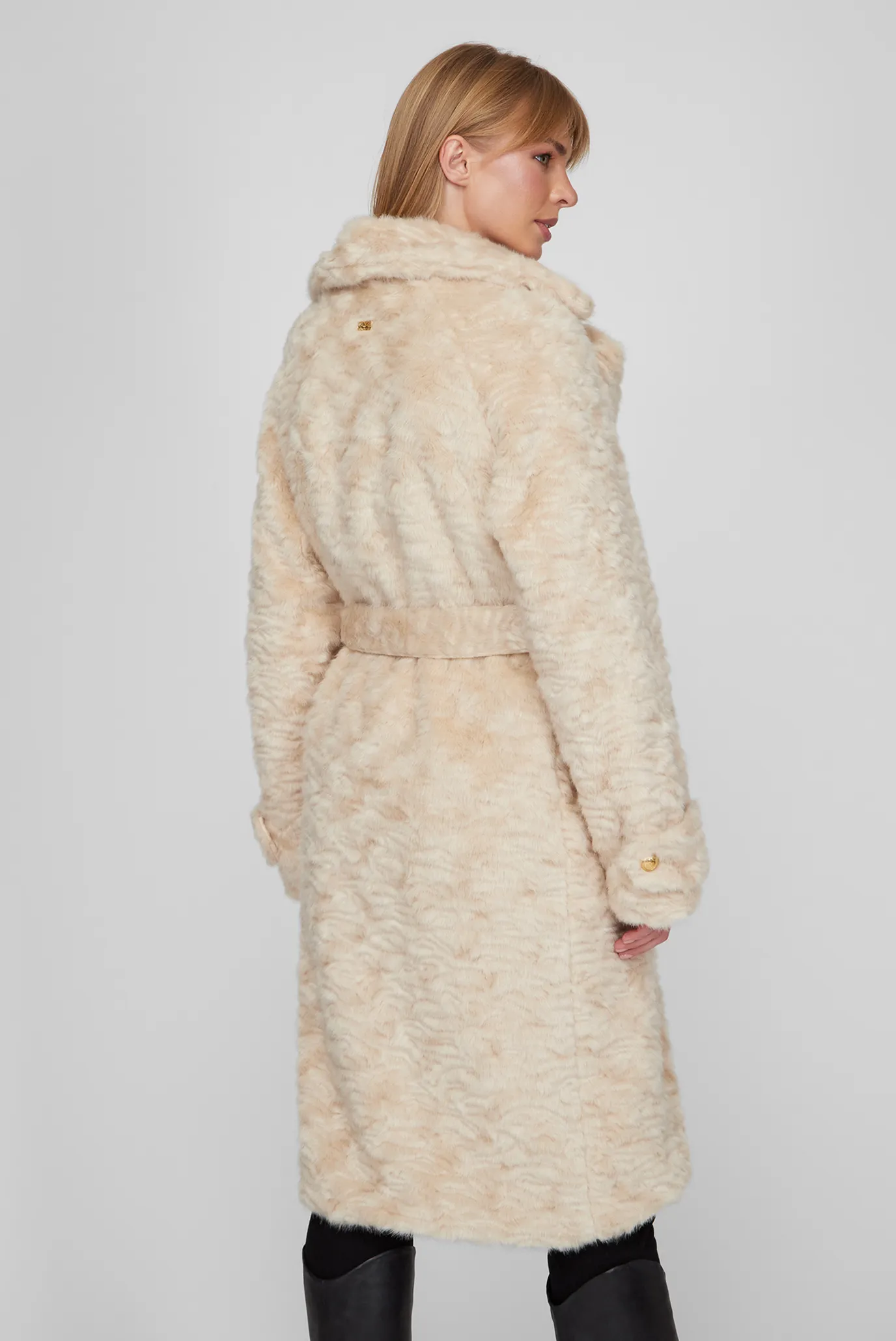 Жіноча бежева шуба 3