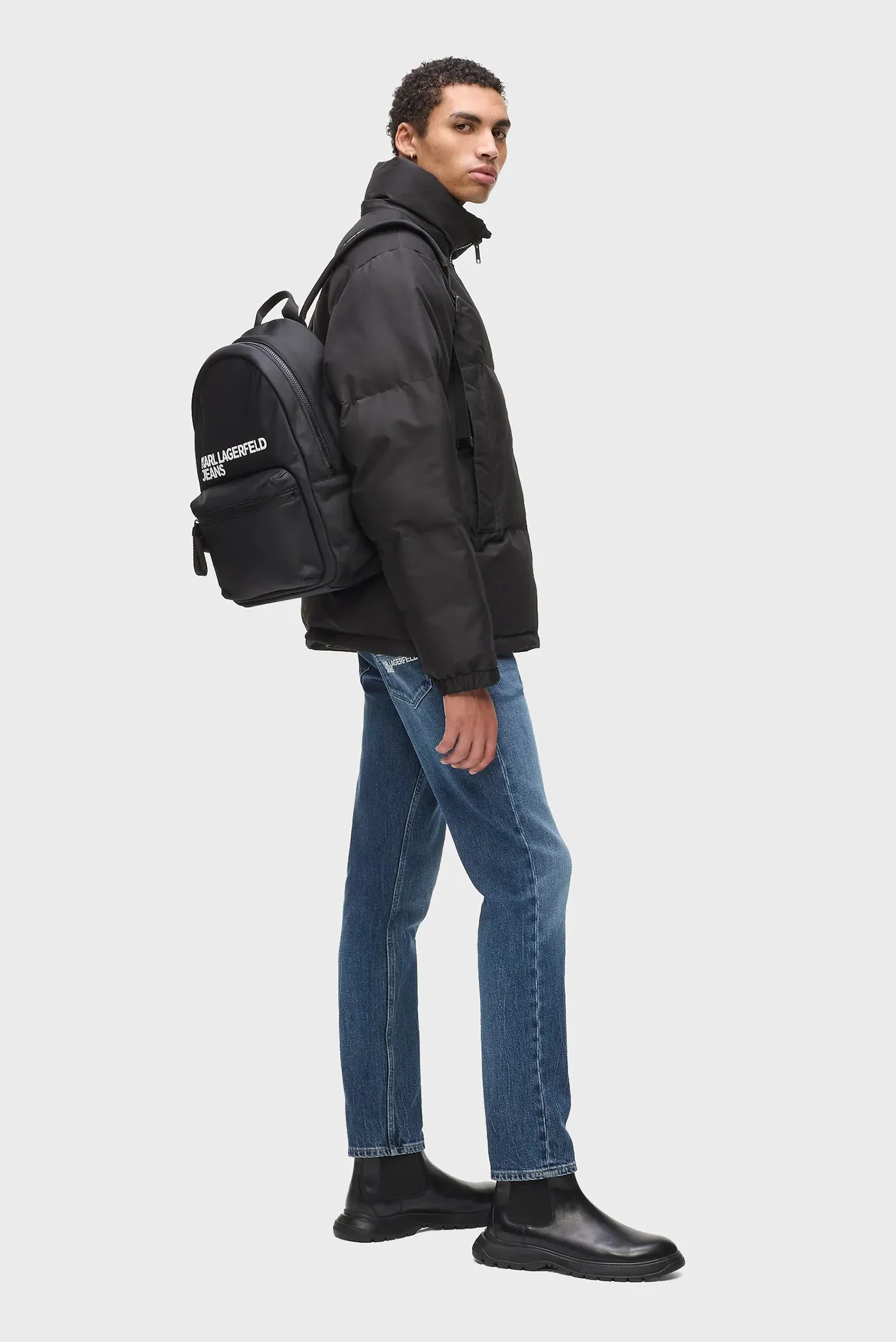 Чоловічий чорний рюкзак essential 2