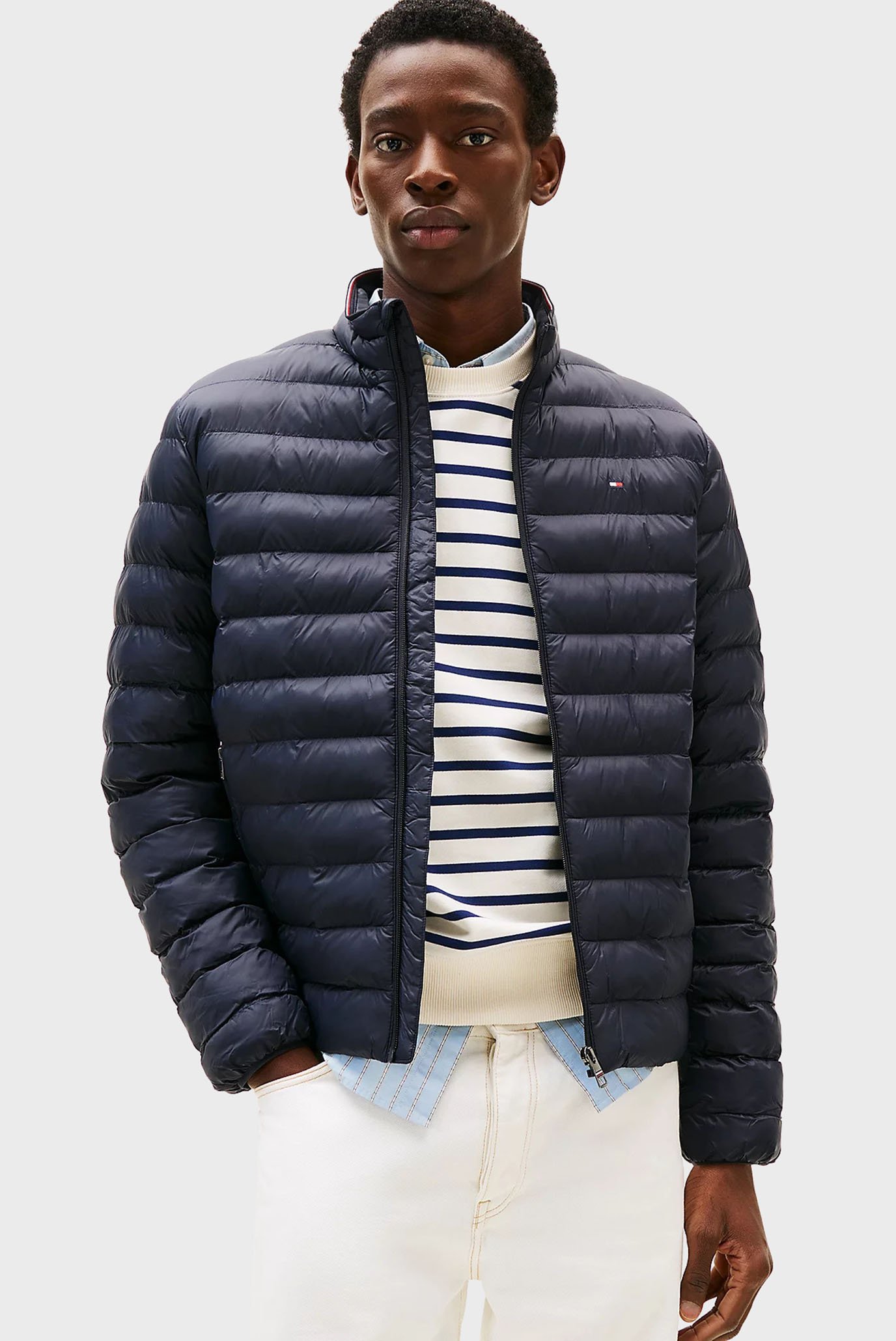 Мужская темно-синяя куртка CORE PACKABLE RECYCLED Синий S Tommy Hilfiger MW0MW39990 Мужская темно-синяя куртка CORE PACKABLE RECYCLED Синий S Tommy Hilfiger MW0MW39990