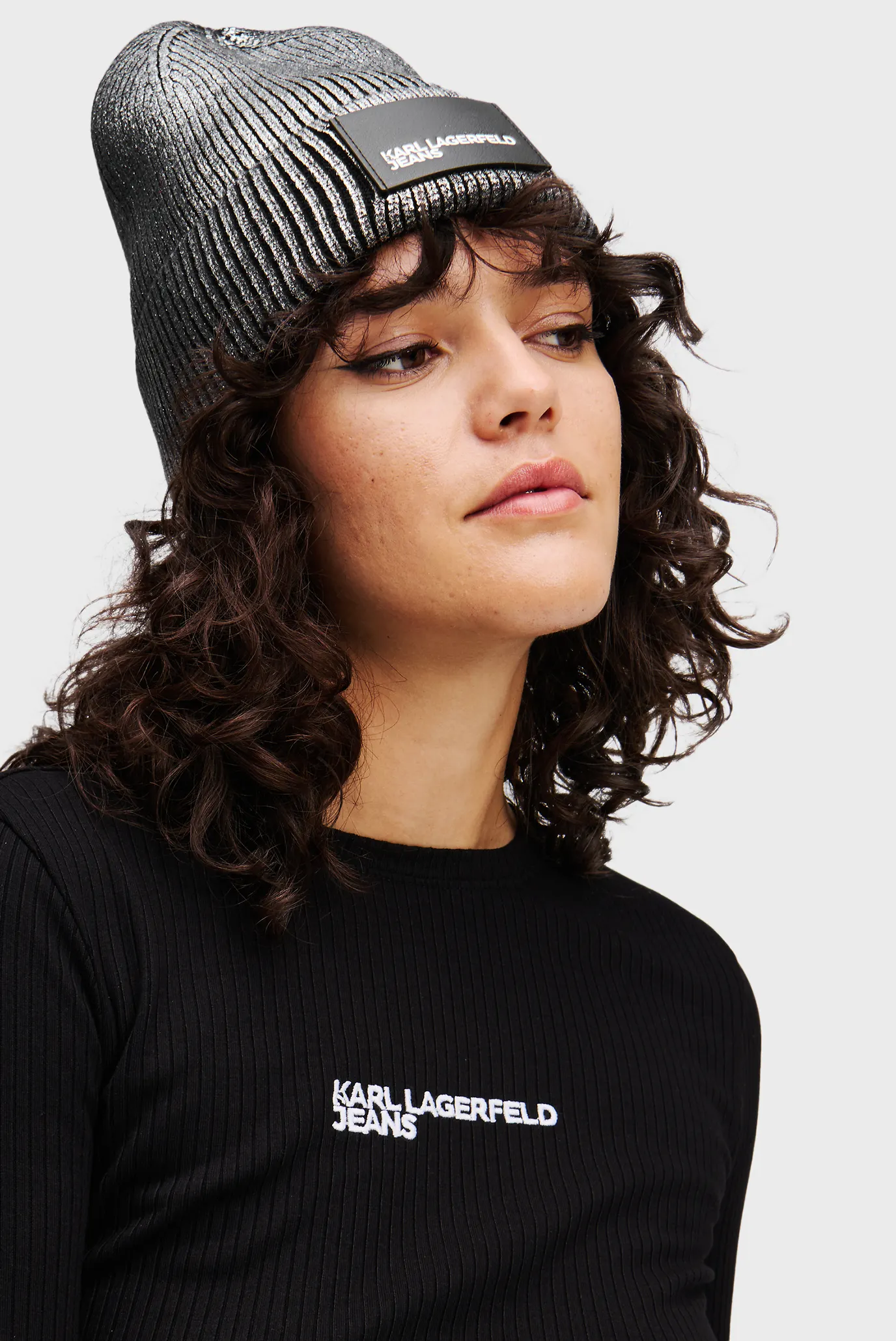 Жіноча срібляста шапка COATED 2