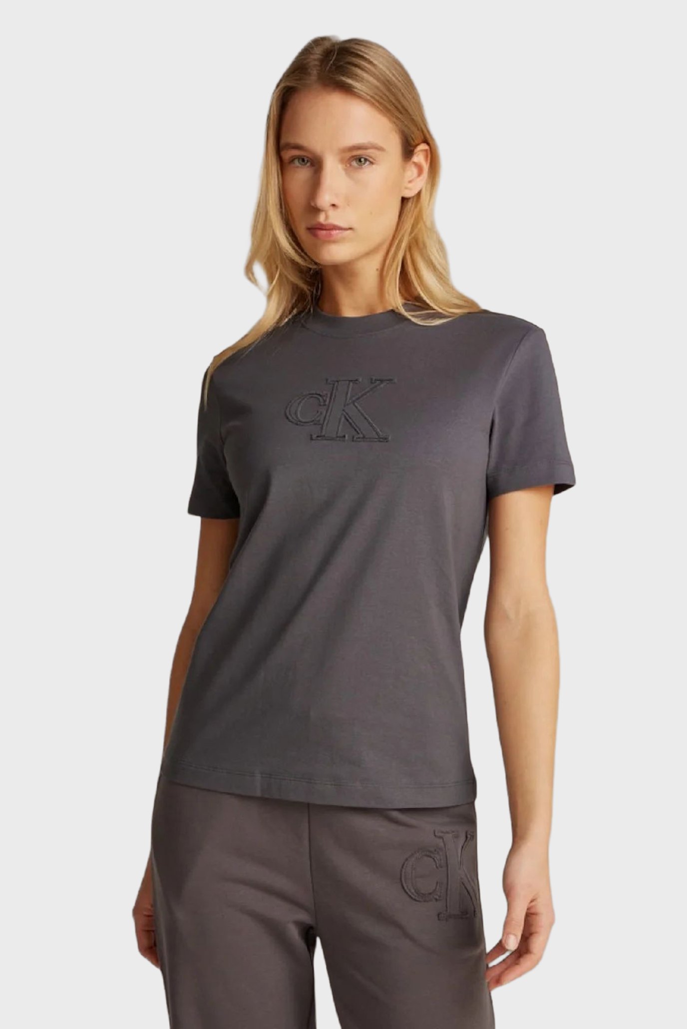 Женская серая футболка CK APPLIQUE REGULAR TEE Серый XS Calvin Klein Jeans J20J225256 Женская серая футболка CK APPLIQUE REGULAR TEE Серый XS Calvin Klein Jeans J20J225256