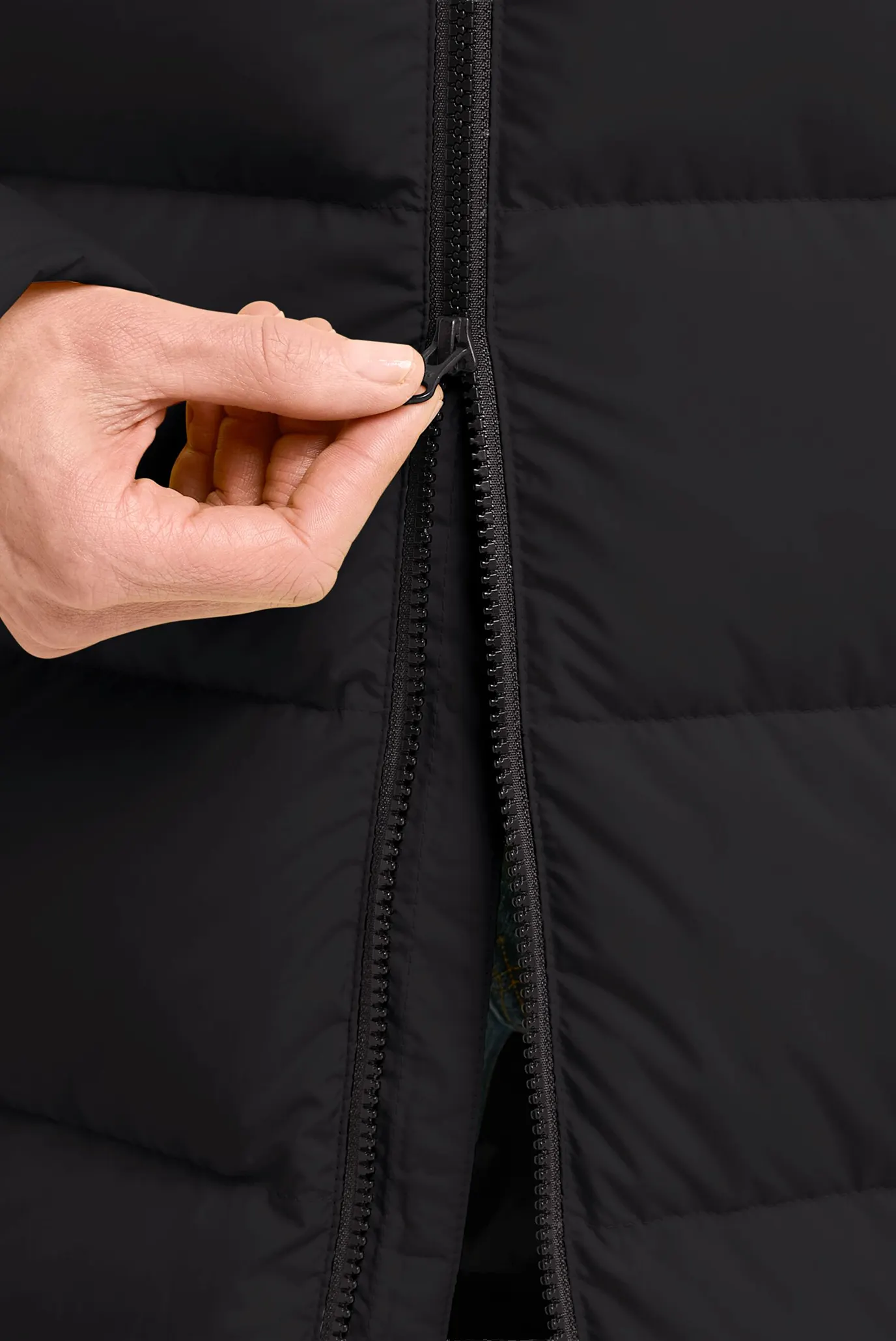 Женский черный пуховик 6