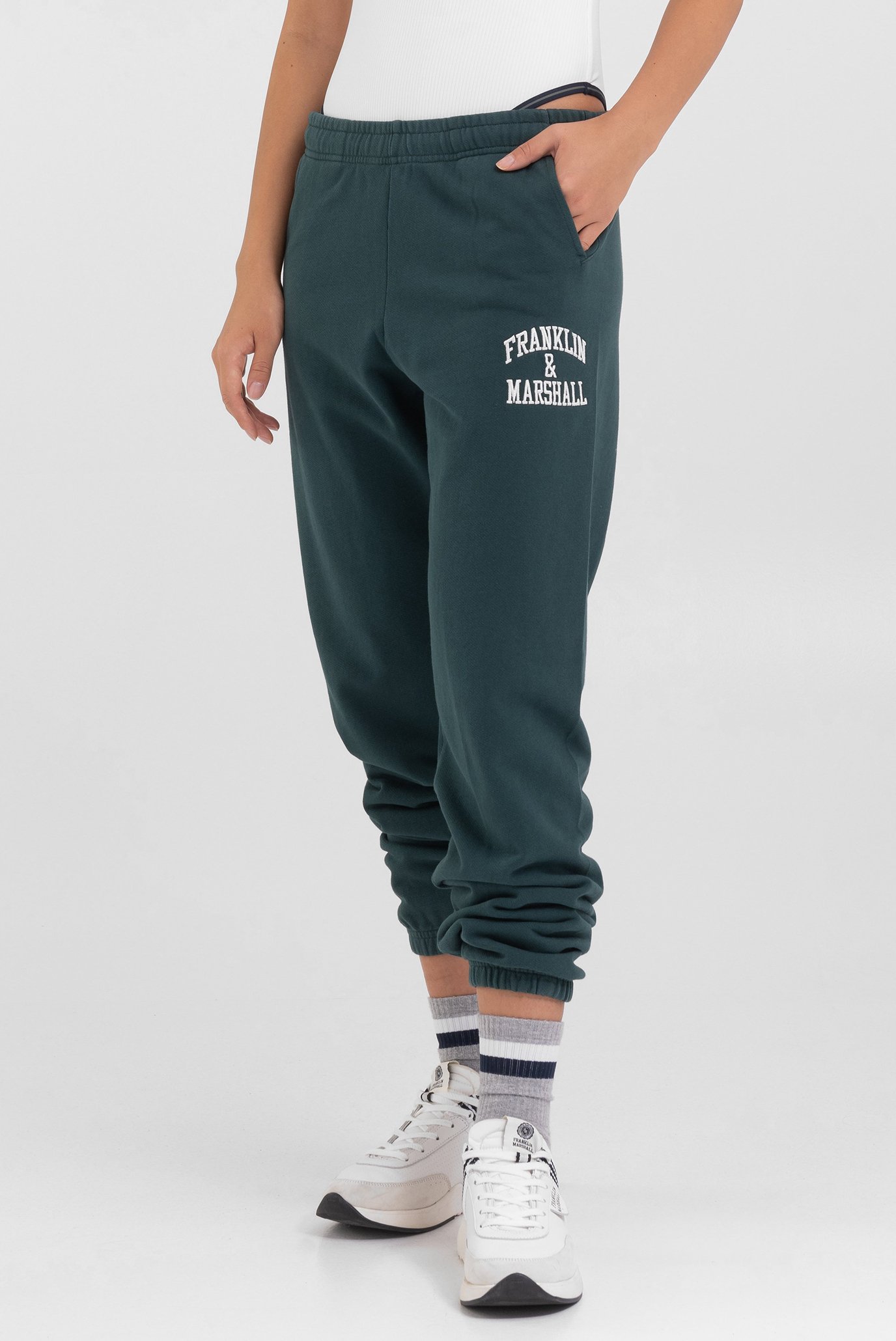 Женские зеленые спортивные брюки 1