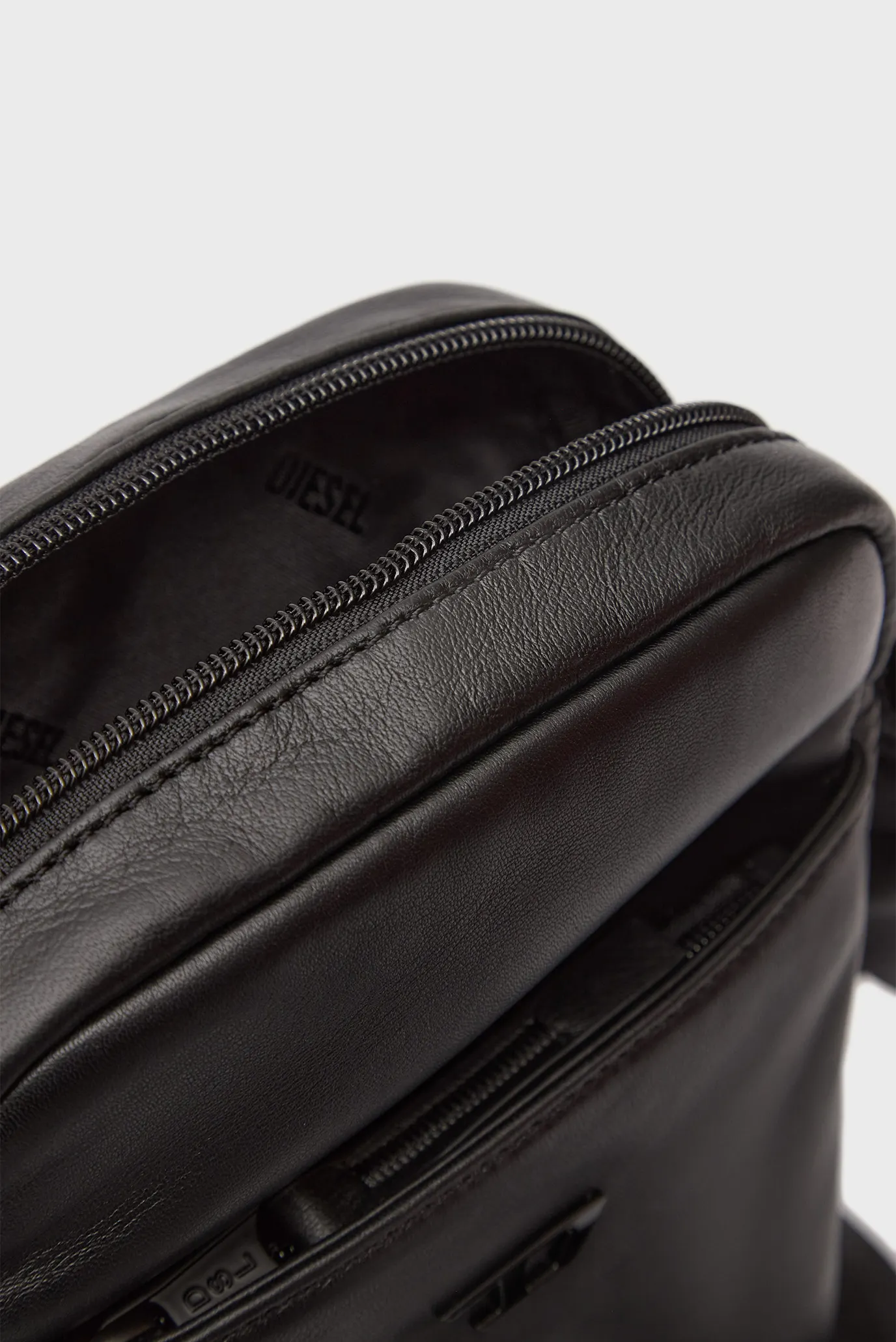 Чорна шкіряна сумка RAVE 5