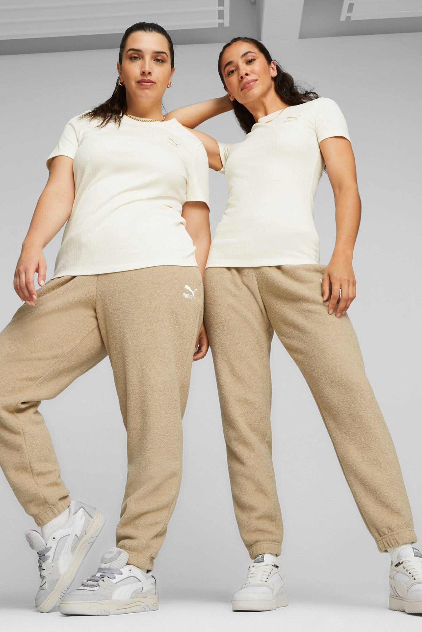 Жіночі бежеві спортивні штани CLASSICS Fleece Sweatpants 1