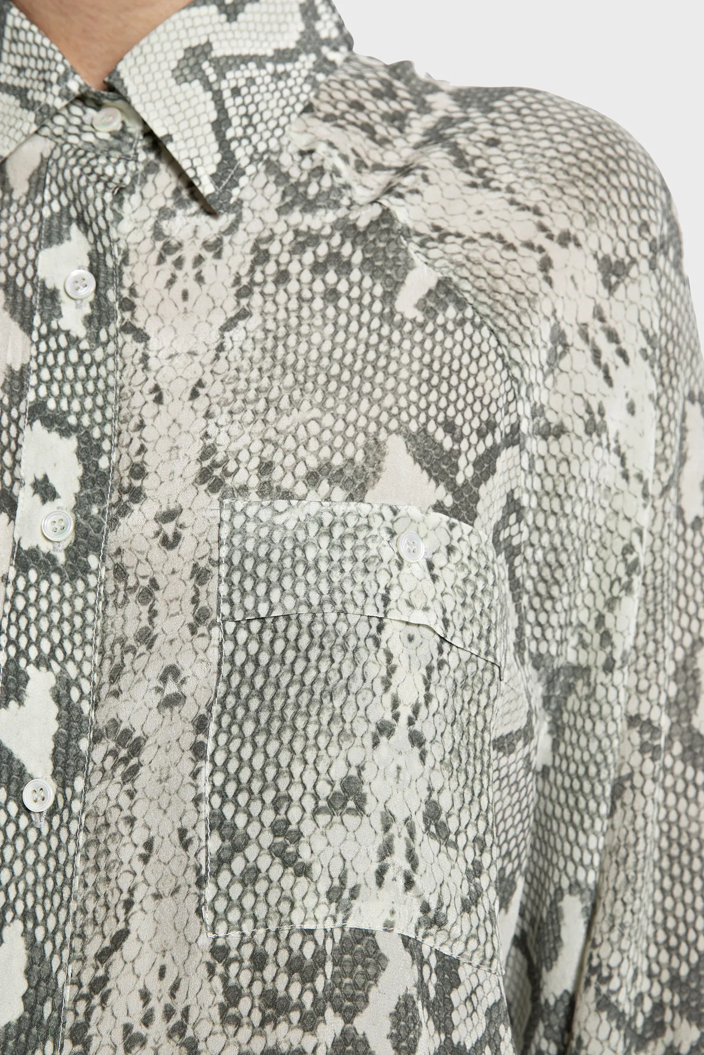 Жіноча блуза з візерунком 5