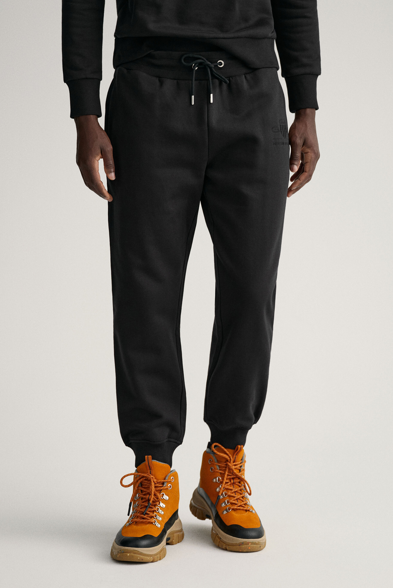 Мужские черные спортивные брюки TONAL ARCHIVE SHIELD PANTS 1