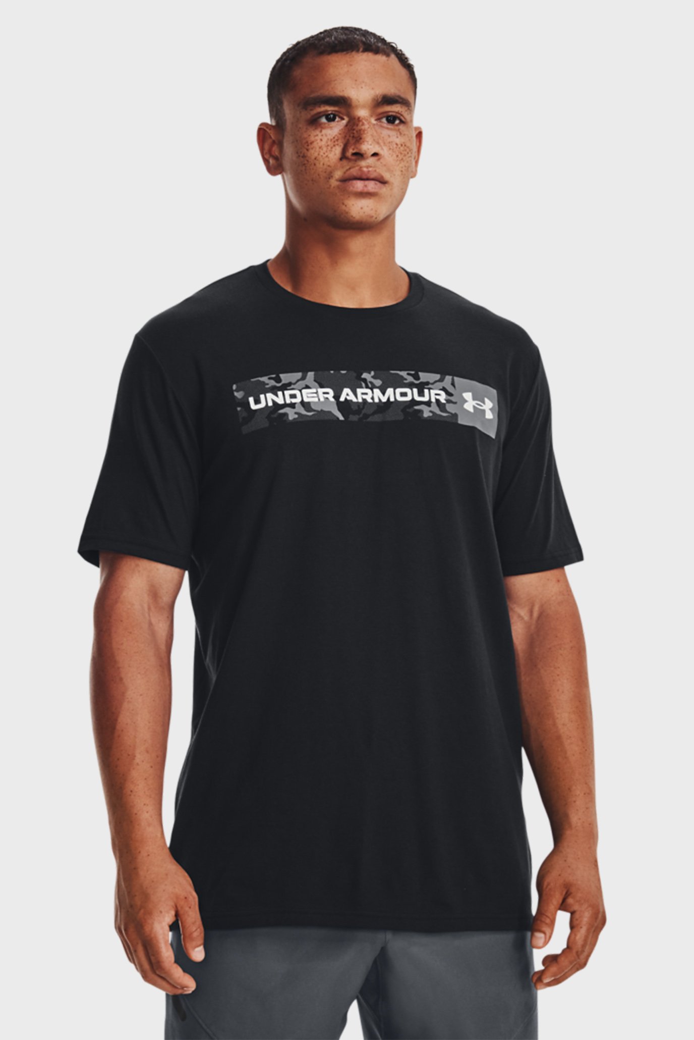 Чоловіча чорна футболка UA CAMO CHEST STRIPE SS 1