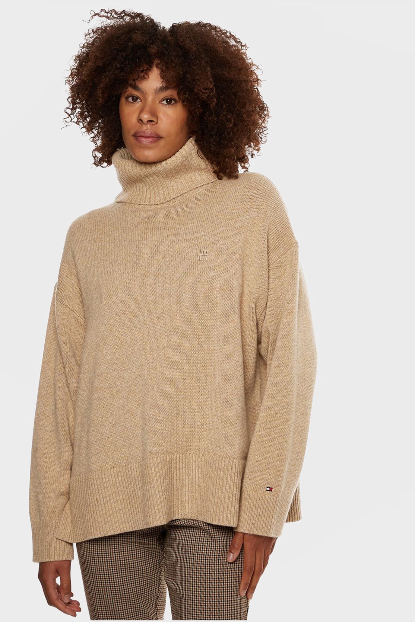 Жіночий бежевий светр 1