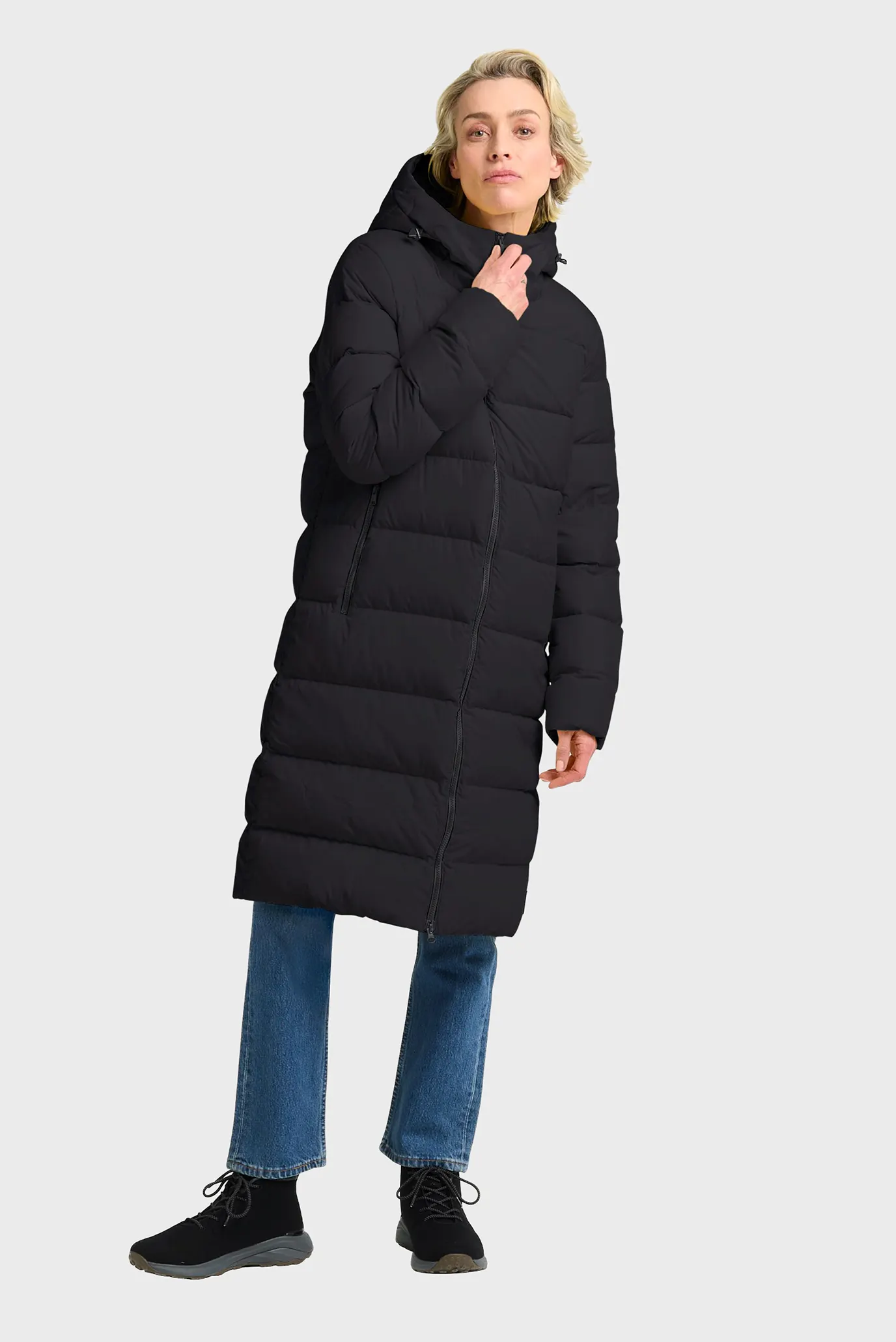 Женский черный пуховик 1
