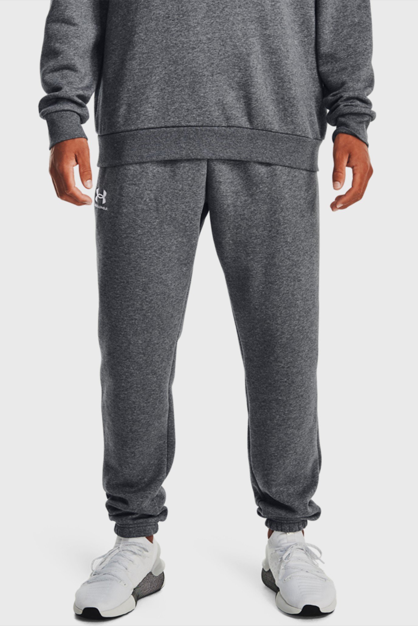 Чоловічі сірі спортивні штани UA Essential Fleece Jogger 1