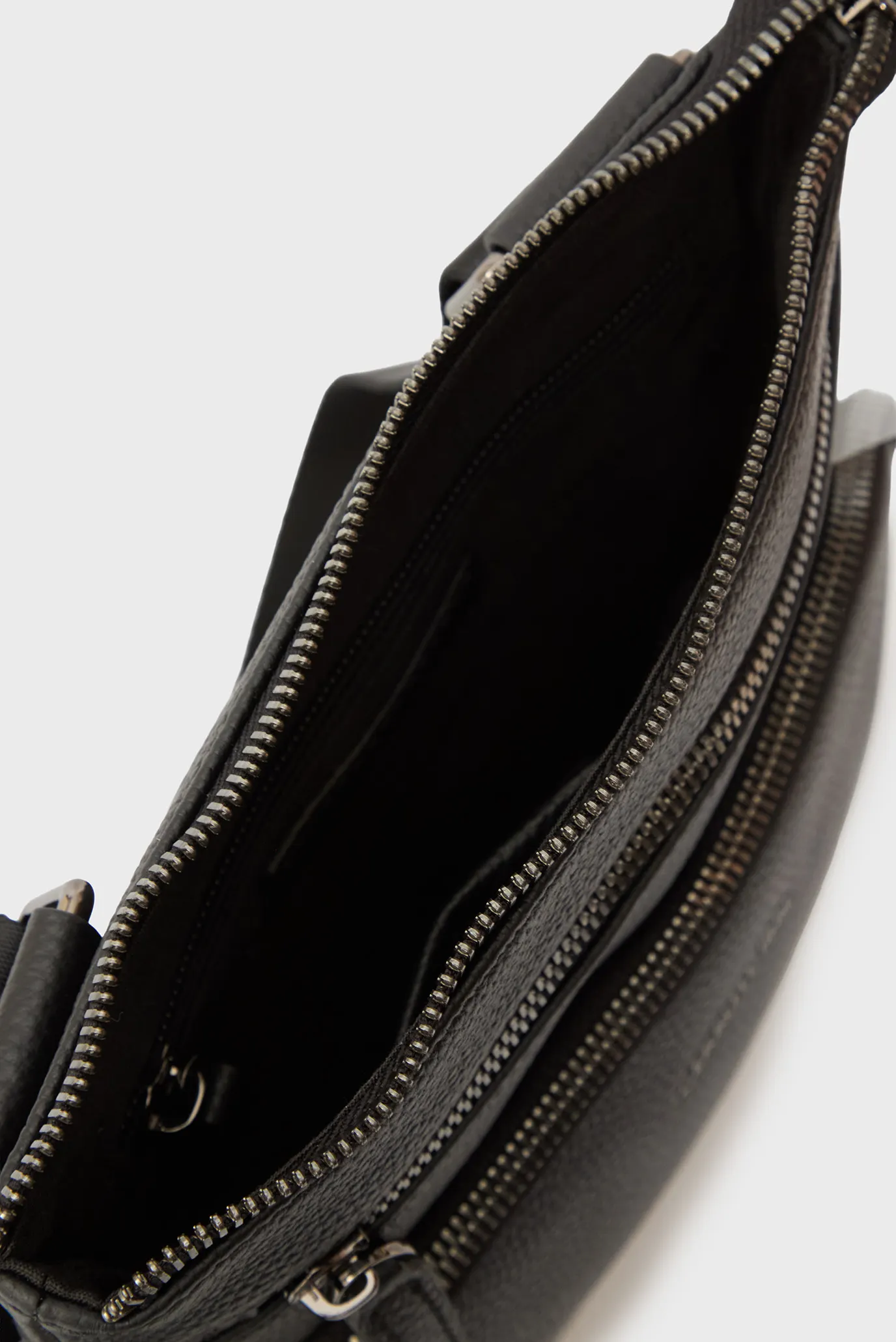 Чоловіча чорна шкіряна сумка MADDOX 2