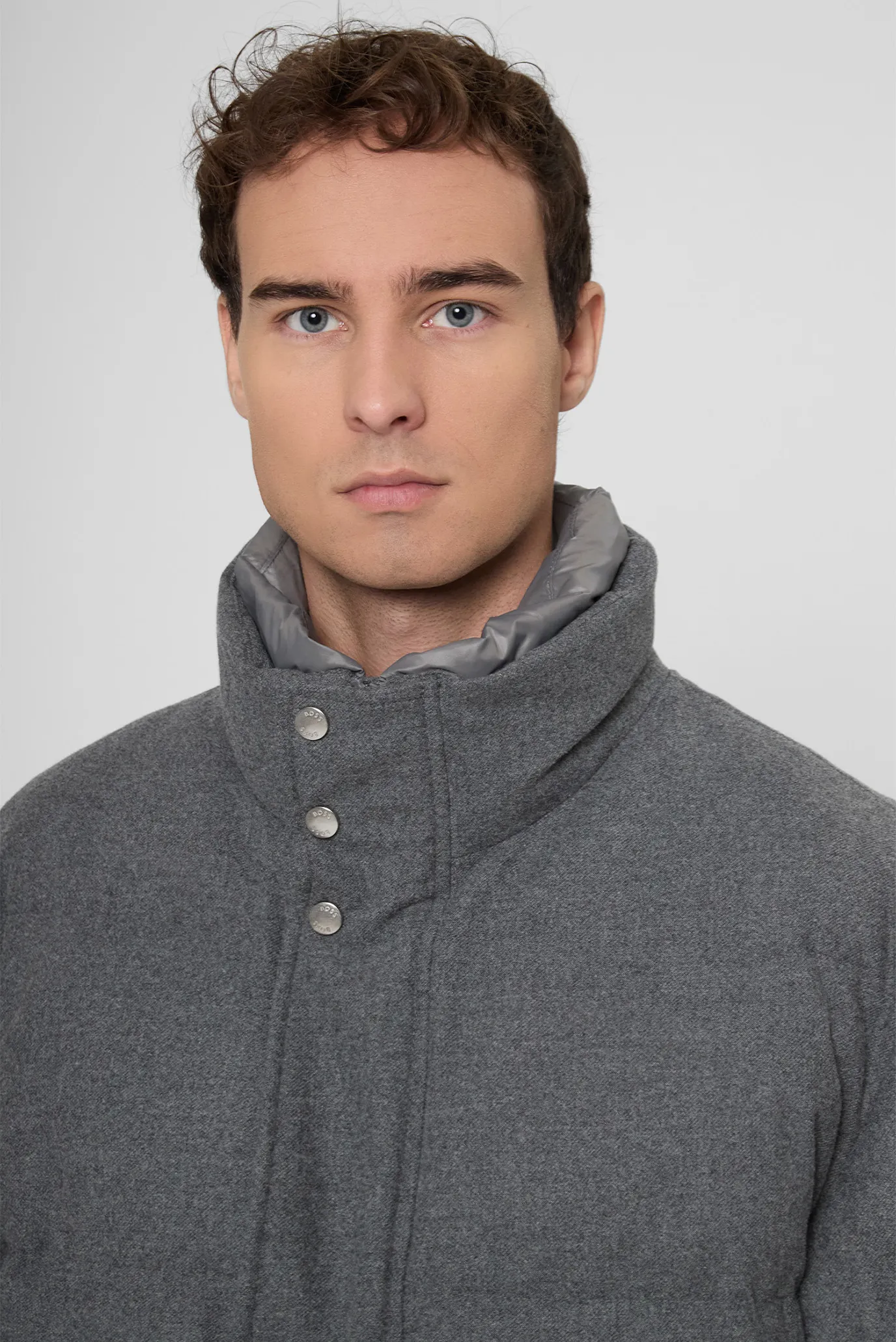 Чоловічий сірий пуховик 4