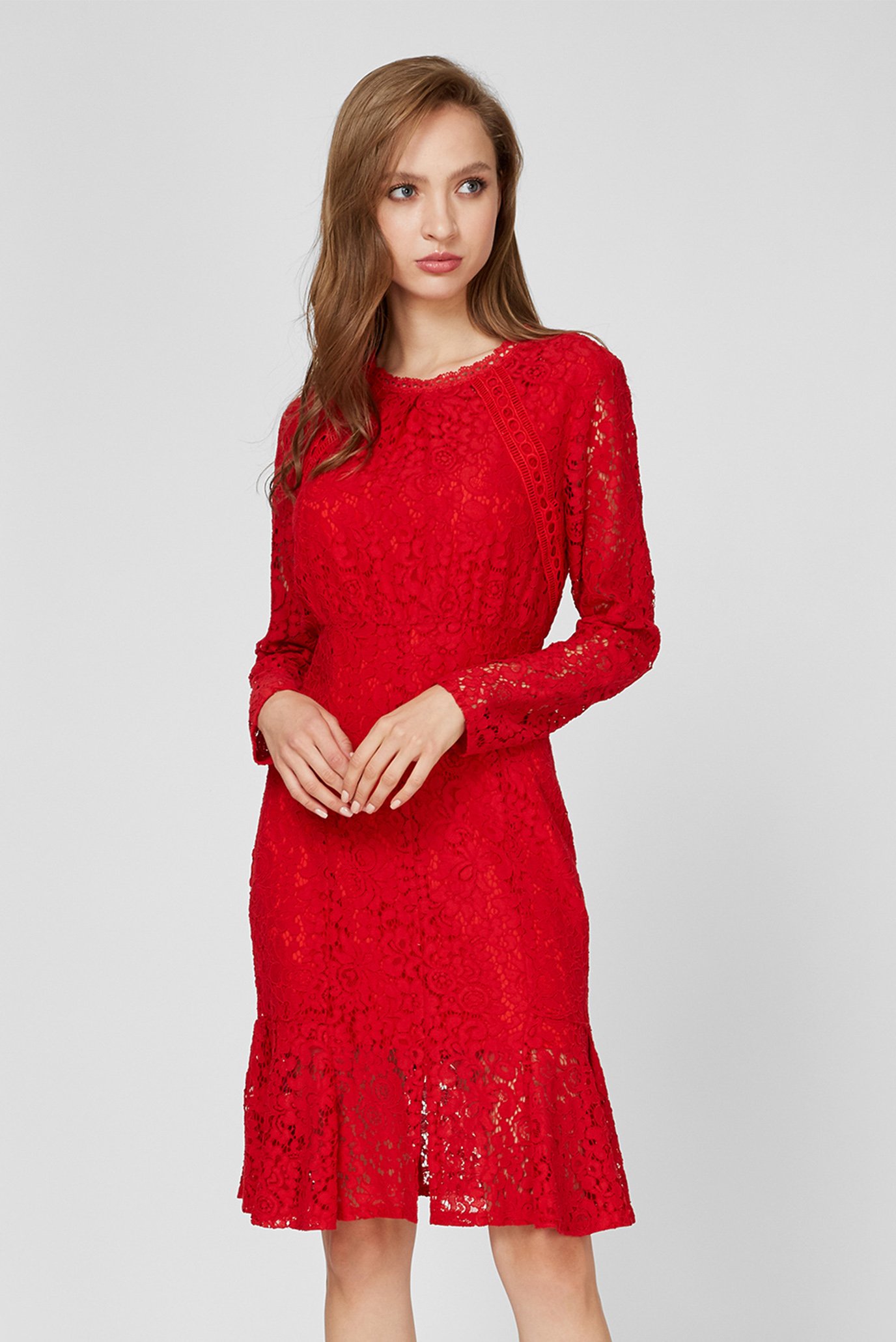 Женское красное кружевное платье 1
