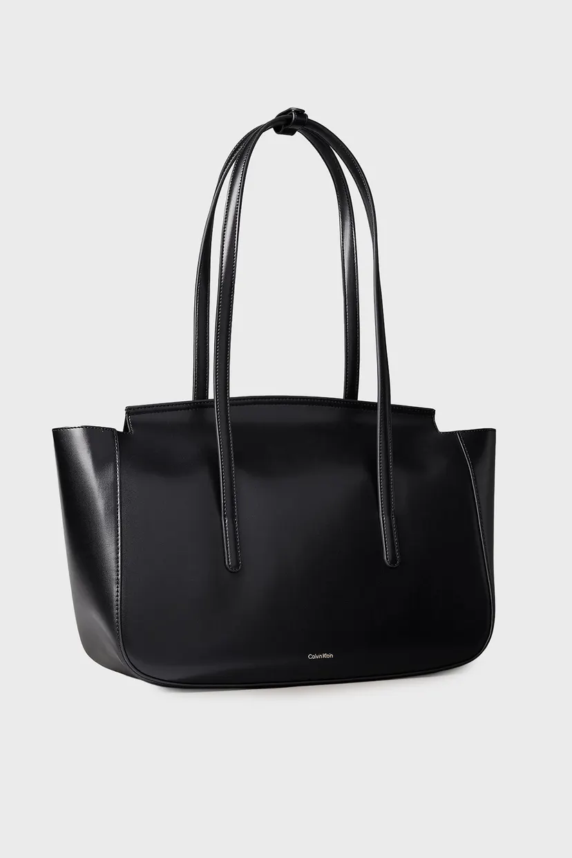 Женская черная сумка HARDWARE FLAP TOTE 3