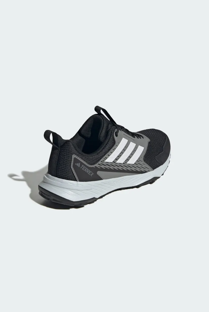 Женские черные кроссовки Tracefinder Trail Running 5
