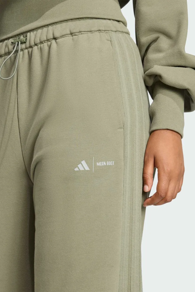 Жіночі оливкові спортивні штани  adidas x MOON BOOT 4