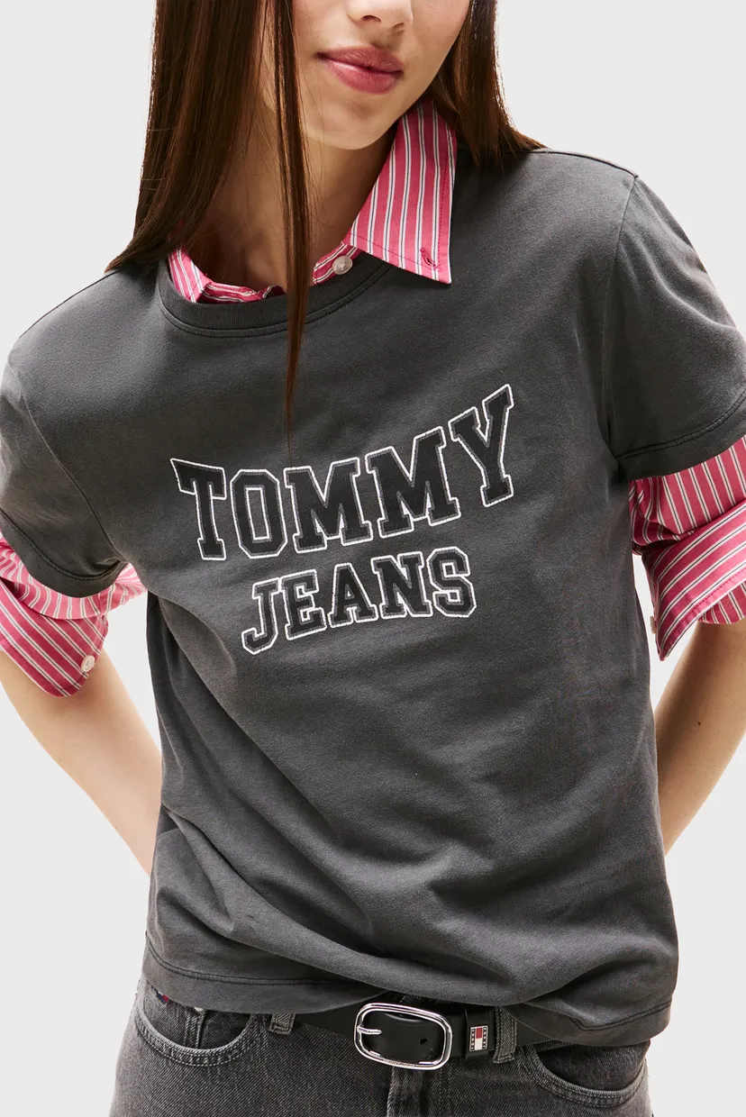 Женская черная футболка REG VARSITY 4