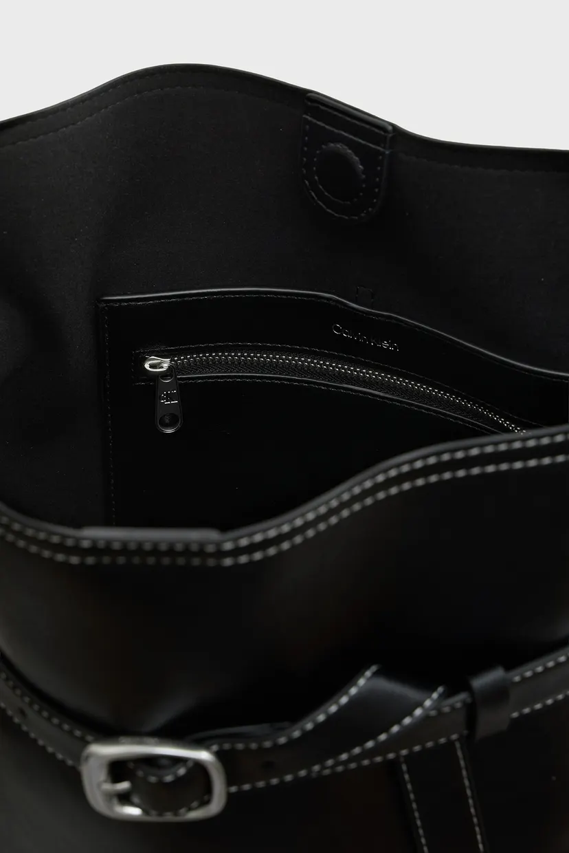 Женская черная сумка BUCKLE MEDIUM BUCKET 5