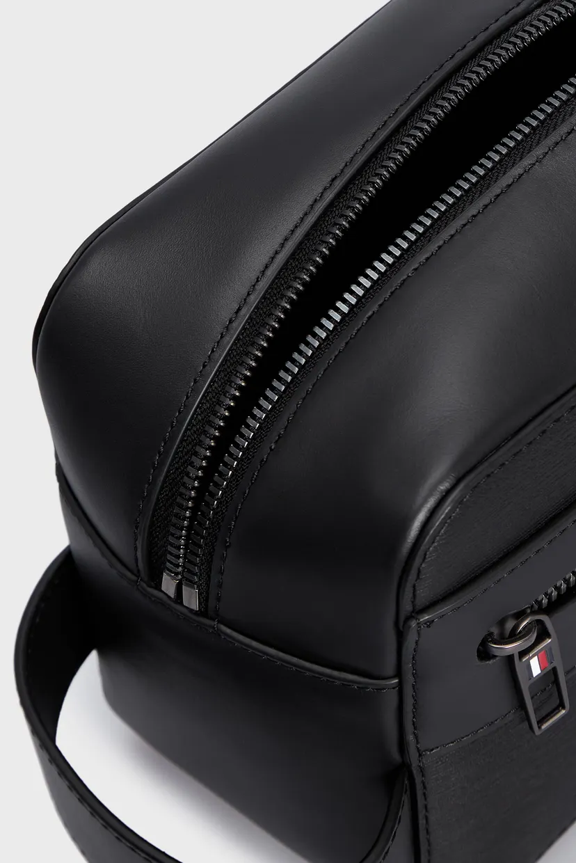 Чоловічий чорний шкіряний несесер TH BUSINESS WASHBAG 5