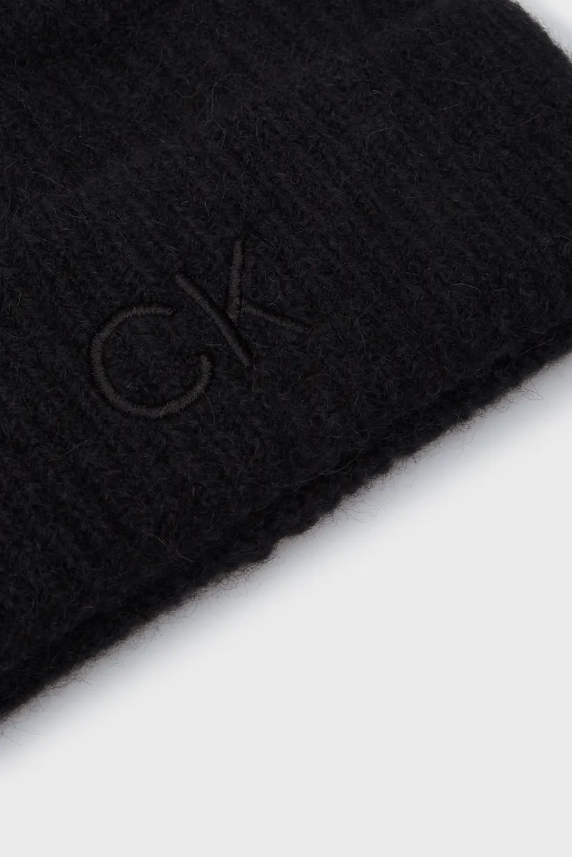 Женская черная шерстяная шапка CK EMBROIDERY AIRY POMPOM BEANIE 4