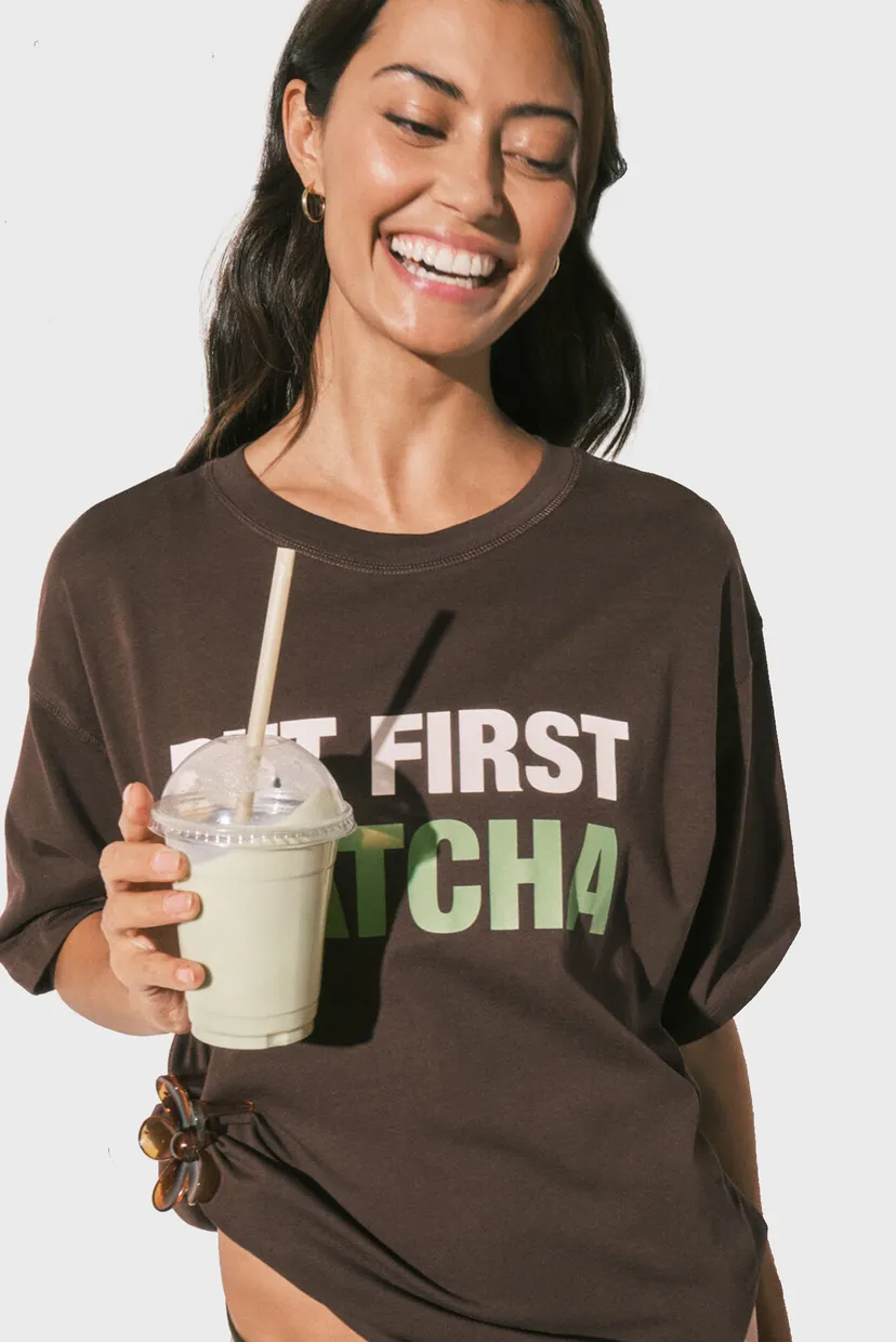 Жіноча коричнева футболка But first matcha 4