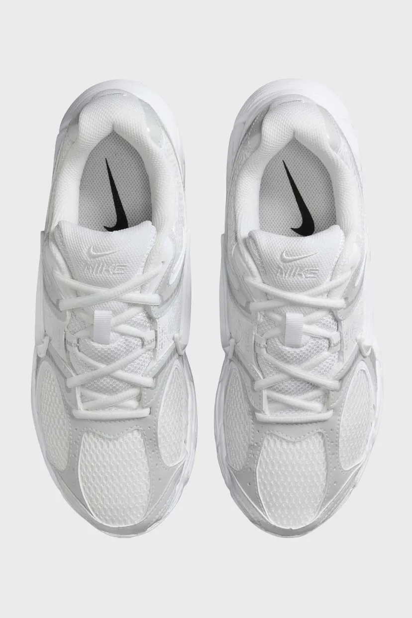 Женские белые кроссовки W NIKE V5 RNR 4
