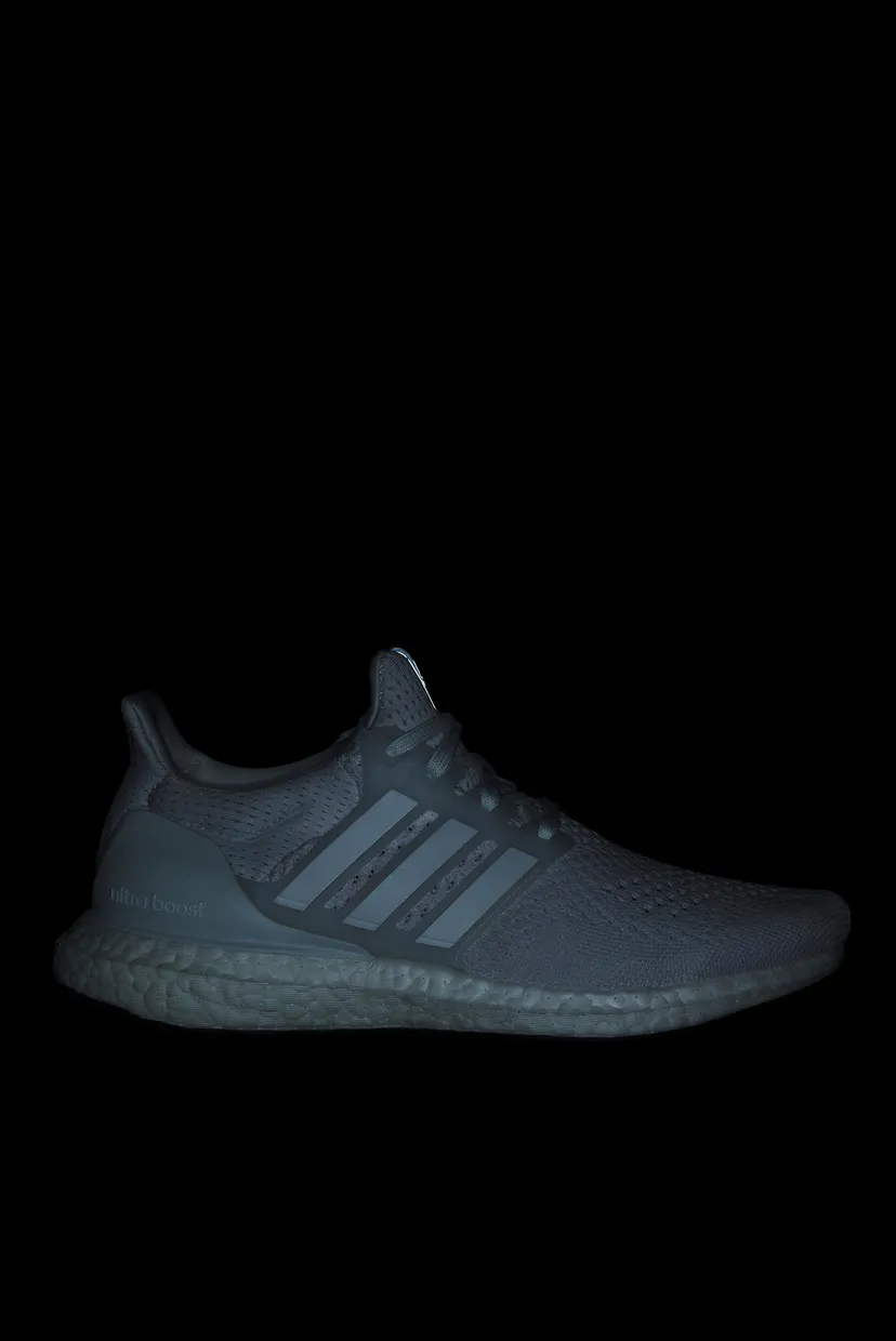 Женские белые кроссовки Ultraboost 1.0 8