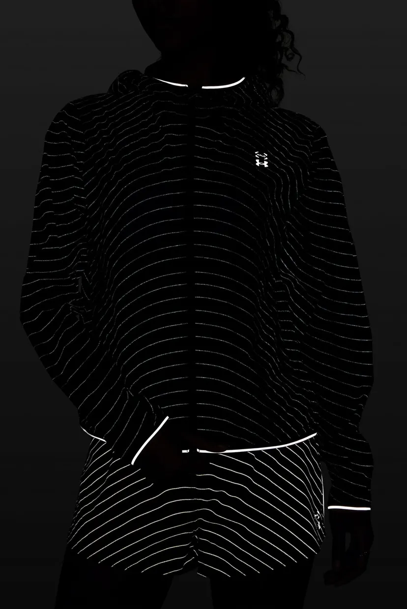 Жіноча чорна вітровка UA Halo Run ReflectiveJacket-GRY 4